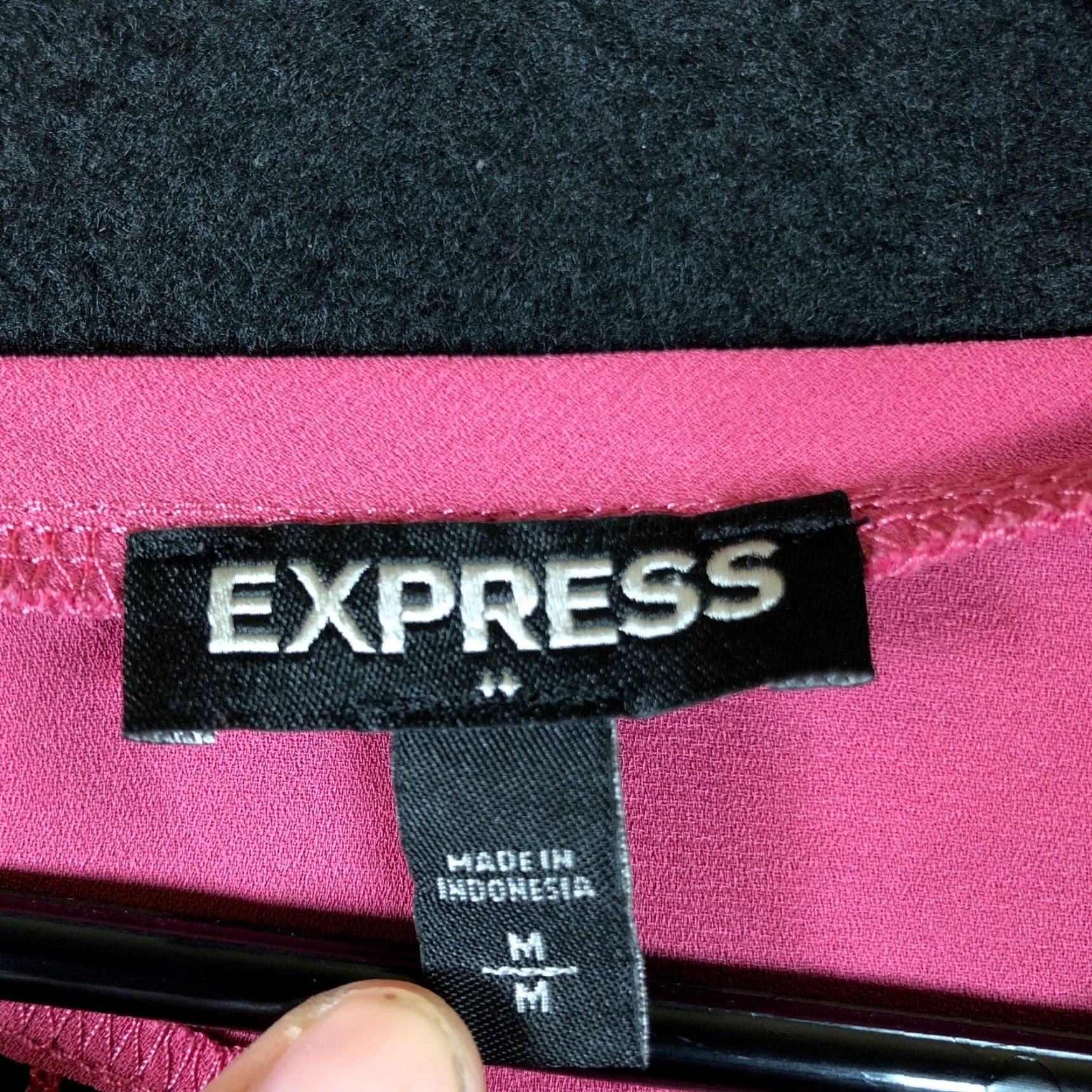 Express Express Blouse Sleeveless V-Neck Berry Pink M Medium Women Wet? Size M / US 6-8 / IT 42-44 - 6 Thumbnail