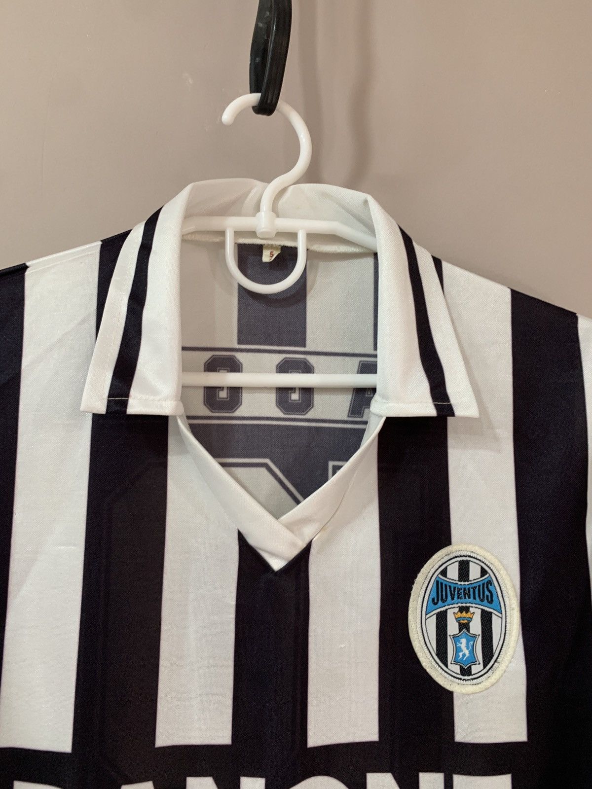 Vintage Juventus Vintage Football Shirt Retro Soccer BAGGIO #10 Size US S / EU 44-46 / 1 - 5 Thumbnail