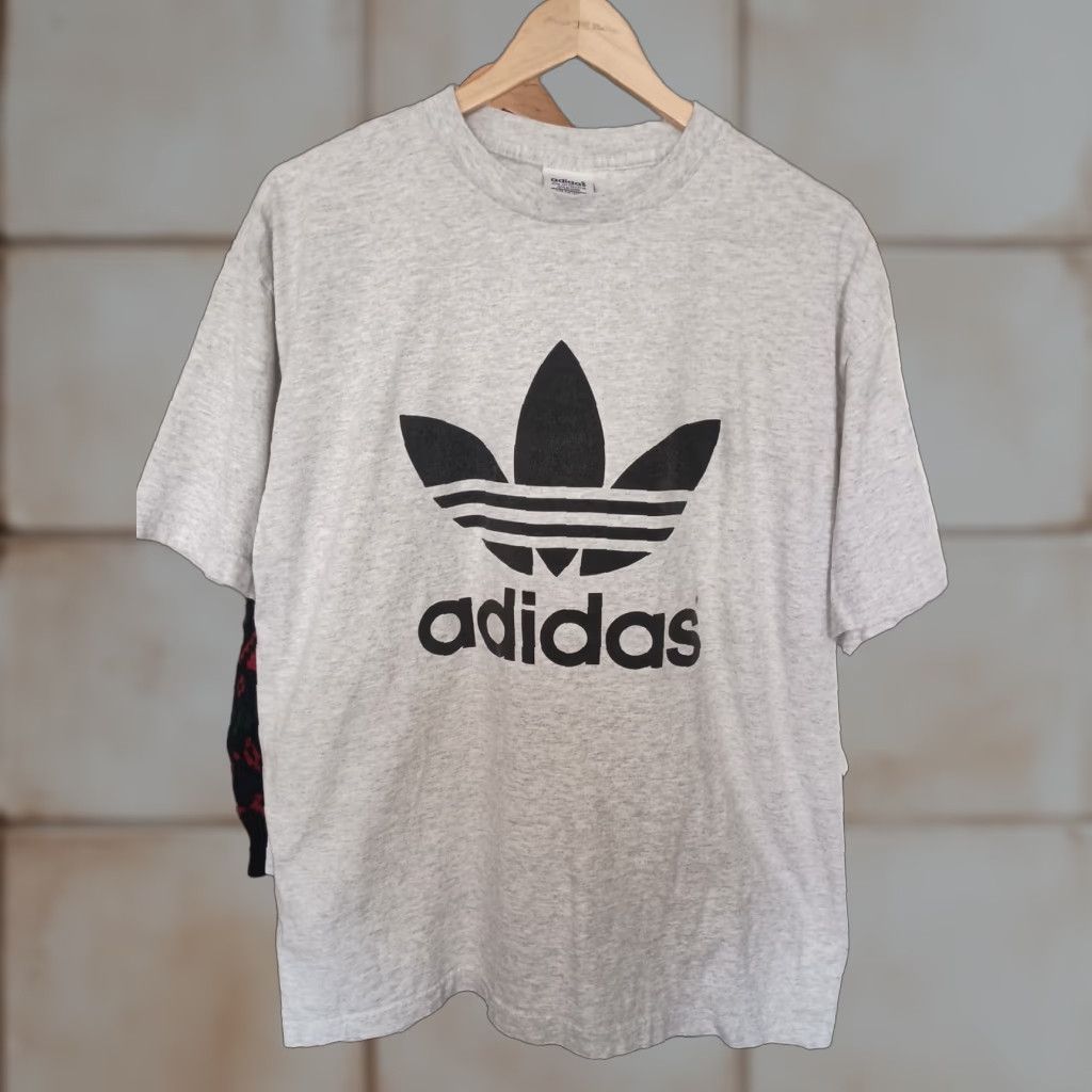 Adidas VINTAGE adidas T-shirt Grail Spellout Made In USA Size L Gray Short Sleeve Mens Size US L / EU 52-54 / 3 - 1 Thumbnail