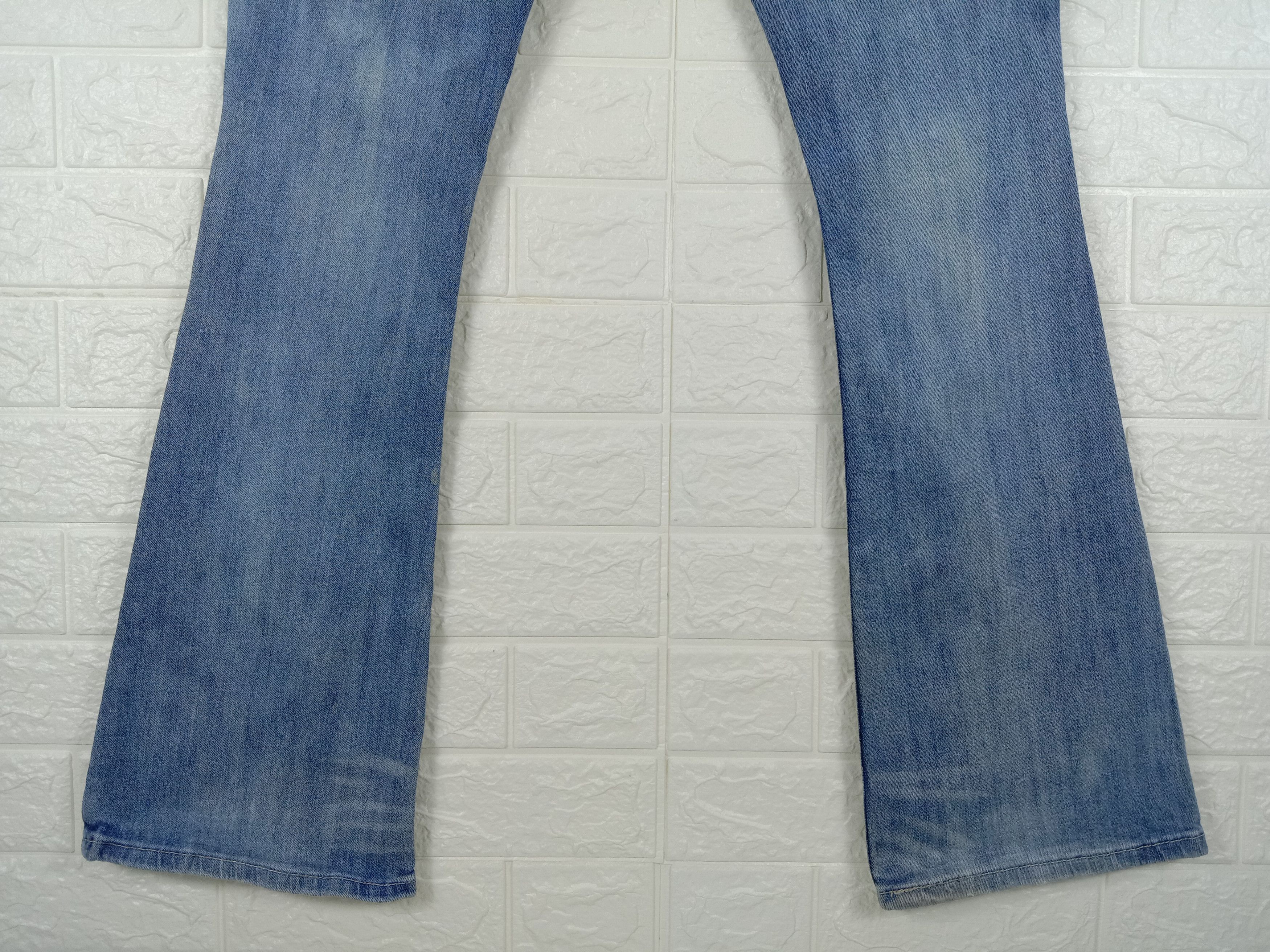 Levi's Vintage Levi's 524 Flare Jeans Faded Blue Denim Size 30" / US 8 / IT 44 - 8 Thumbnail