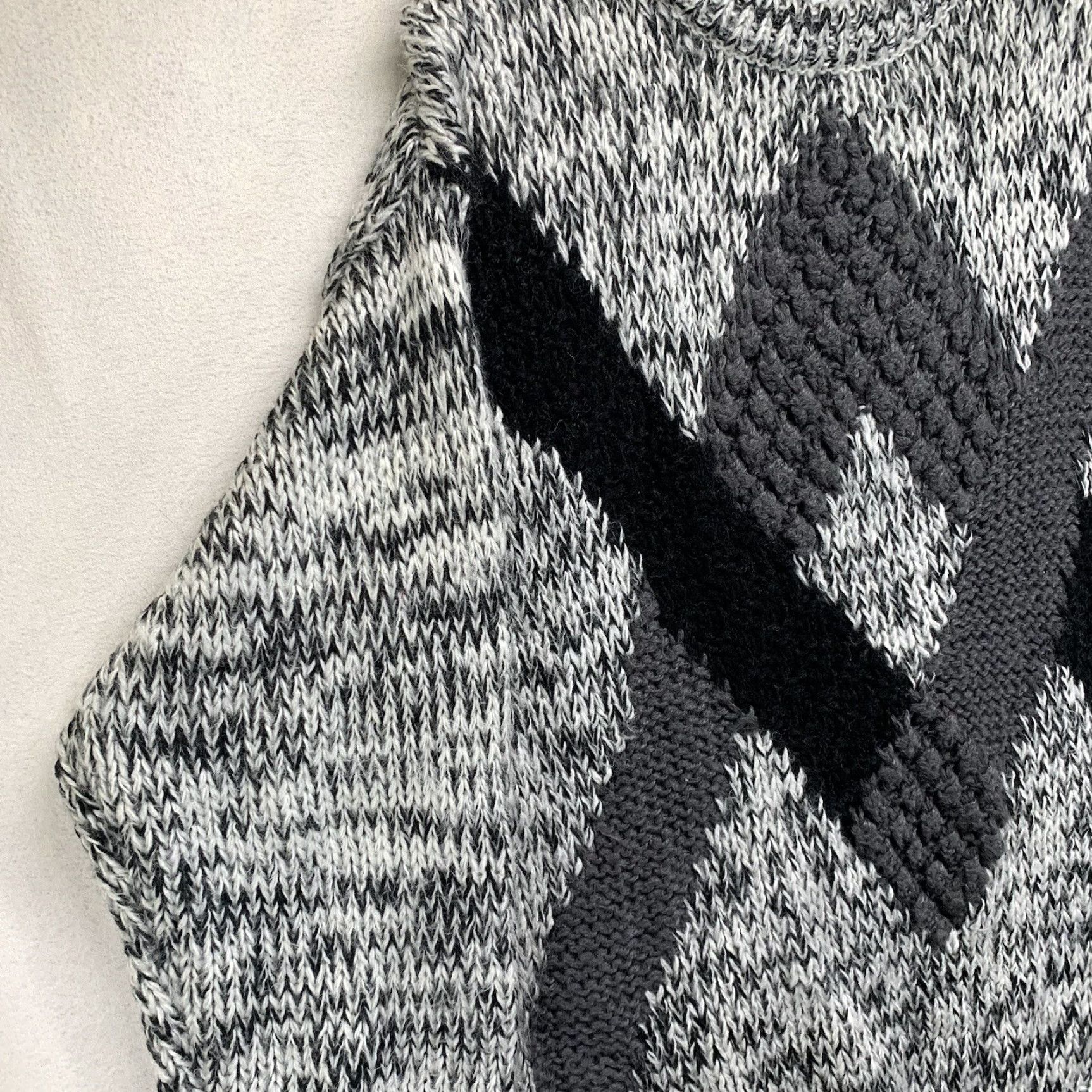 Vintage VINTAGE Mervyn's Mens Sweater Pullover 90s Crew Neck Long Sleeve Grayscale Acrylic Argyle Casual Winter Size US M / EU 48-50 / 2 - 7 Thumbnail
