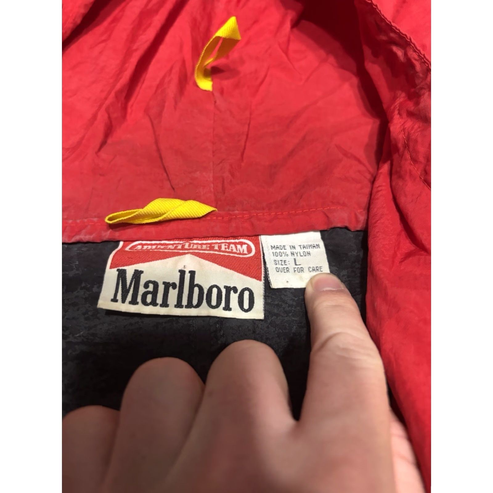 Marlboro VTG Marlboro Adventure Team Nylon Full-Zip Windbreaker Jacket Red L Mens Weather Windproof Water Resistant Hooded Zip Pockets Jacket Size US L / EU 52-54 / 3 - 2 Thumbnail