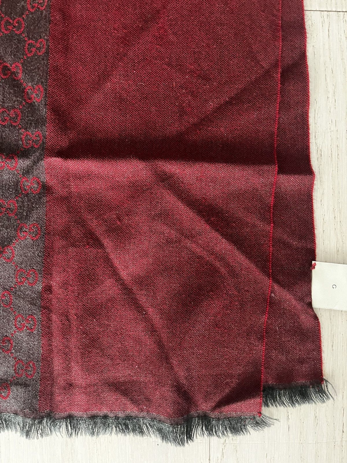 Gucci Beautiful red scarf Size 32 - 2 Thumbnail