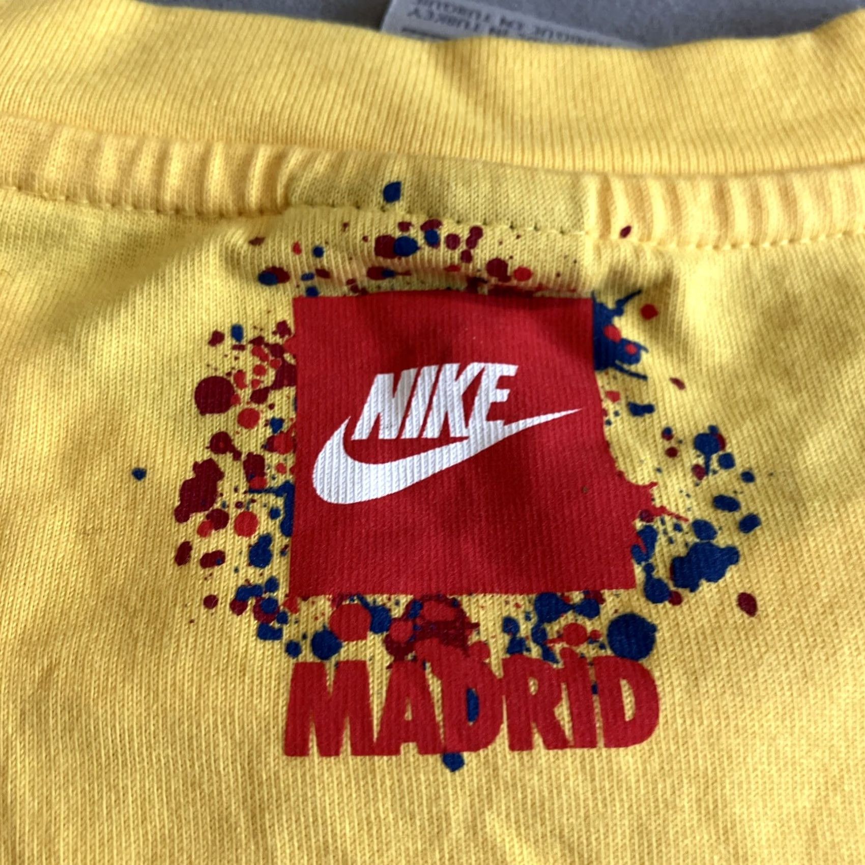 Nike VINTAGE Nike Madrid Double Sided T-Shirt XL Men Yellow Crew Neck Short Sleeve NWOT 90s Sports Running Track Graphic Print Gray Tag Size US XL / EU 56 / 4 - 7 Thumbnail