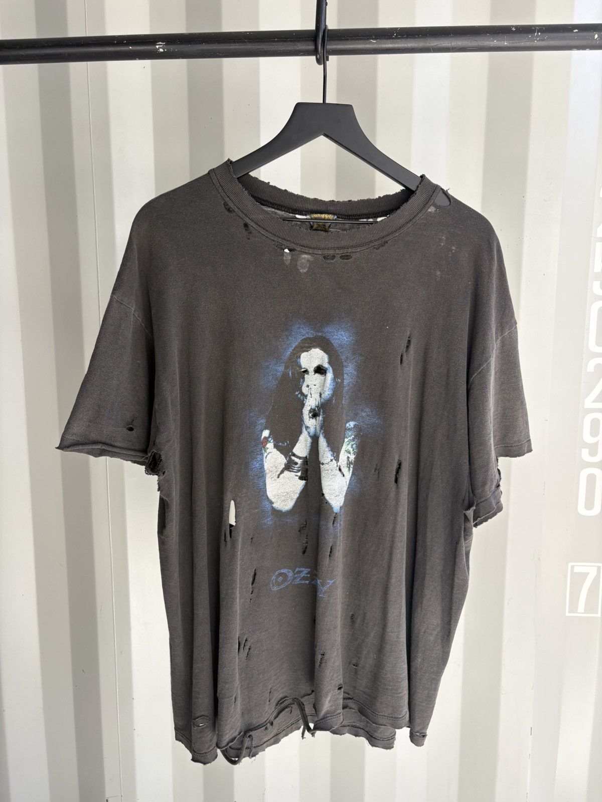 Band Tees Vintage Ozzy Thrashed Faded Distressed GRUNGE Shirt Band Size US XL / EU 56 / 4 - 1 Thumbnail