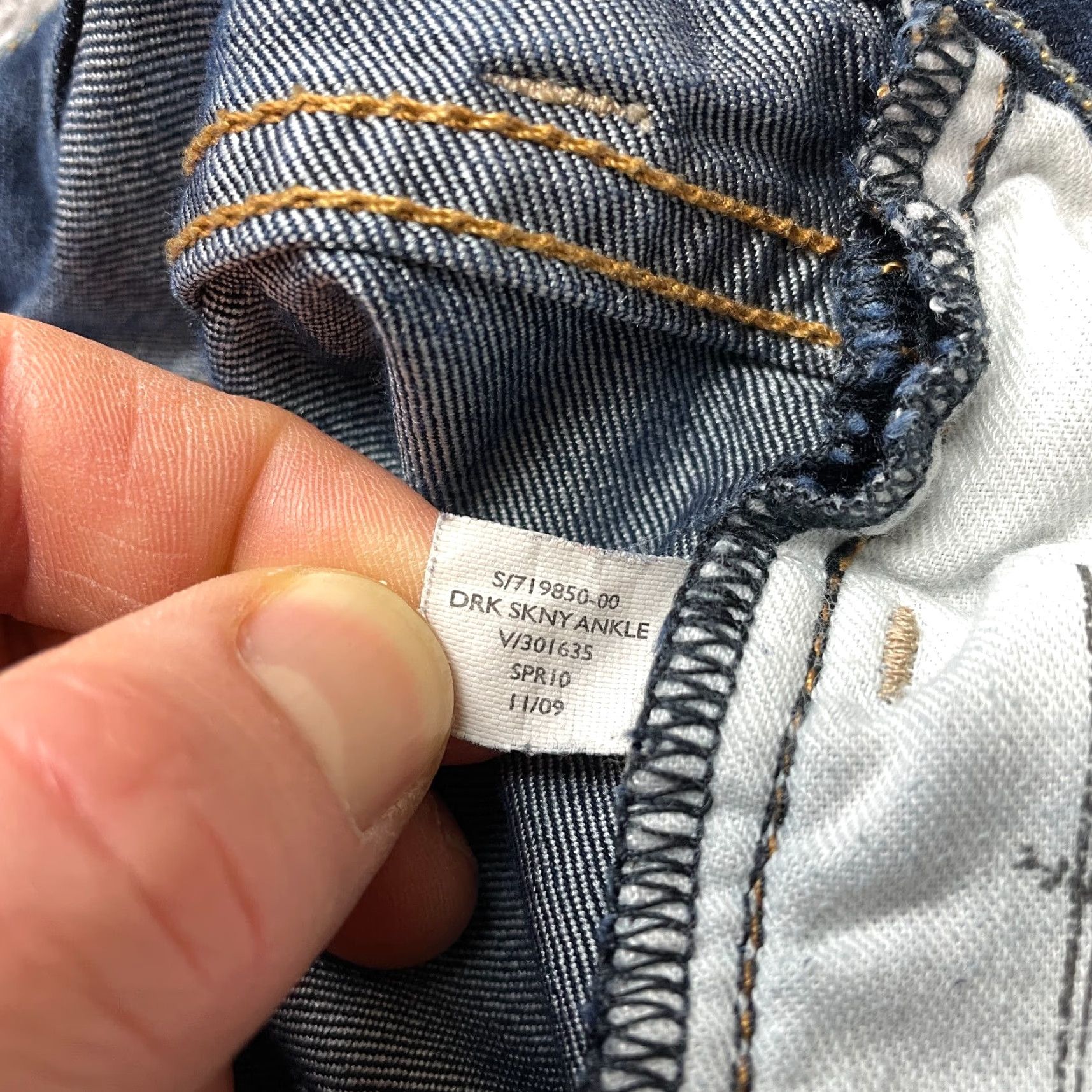 Banana Republic Banana Republic Jeans Womens Skinny Ultimate Denim Dark Wash 29 31x27 Blue Stretch 5-Pocket Modern Rise Mid/8.5-10.5in Size 24" / US 00 / IT 34 - 5 Thumbnail
