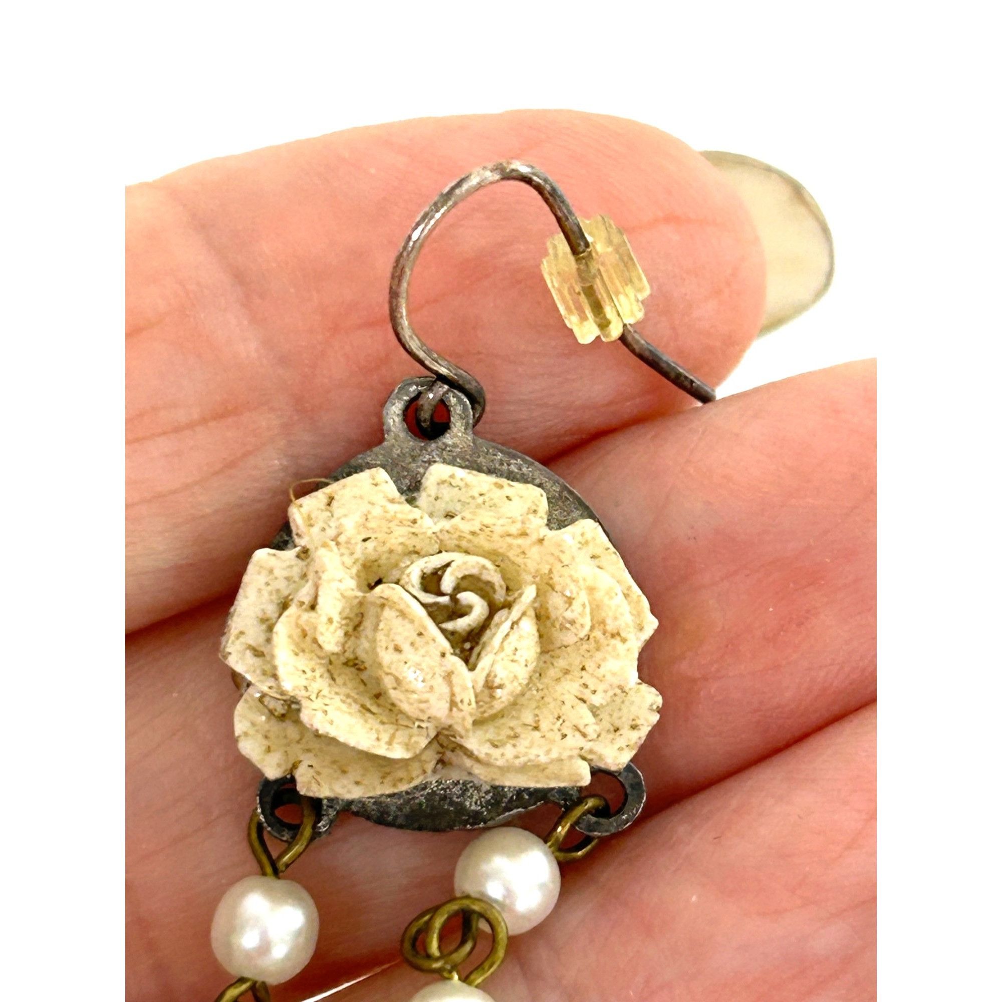 Other Victorian Vintage Earrings Roses Pearls Dangling French Hook Size ONE SIZE - 7 Thumbnail