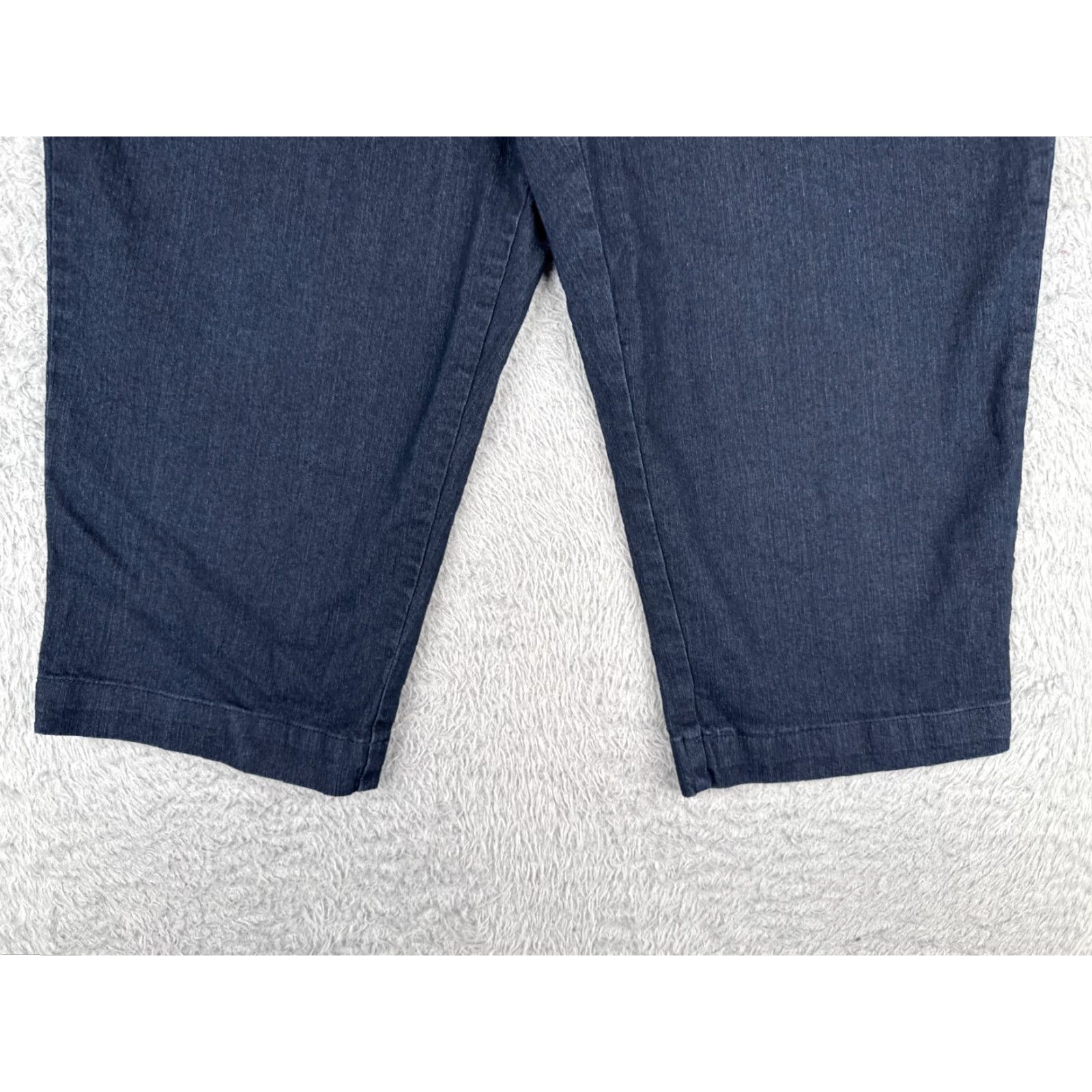 Vintage VINTAGE? No. St. John's Bay Jeans Women Capri 14 Blue Denim 32x19 Mid Rise 19 Inseam Dark Wash Cotton Blend Casual Modern Womens Jeans Size 36" / US 14 / IT 50 - 2 Thumbnail