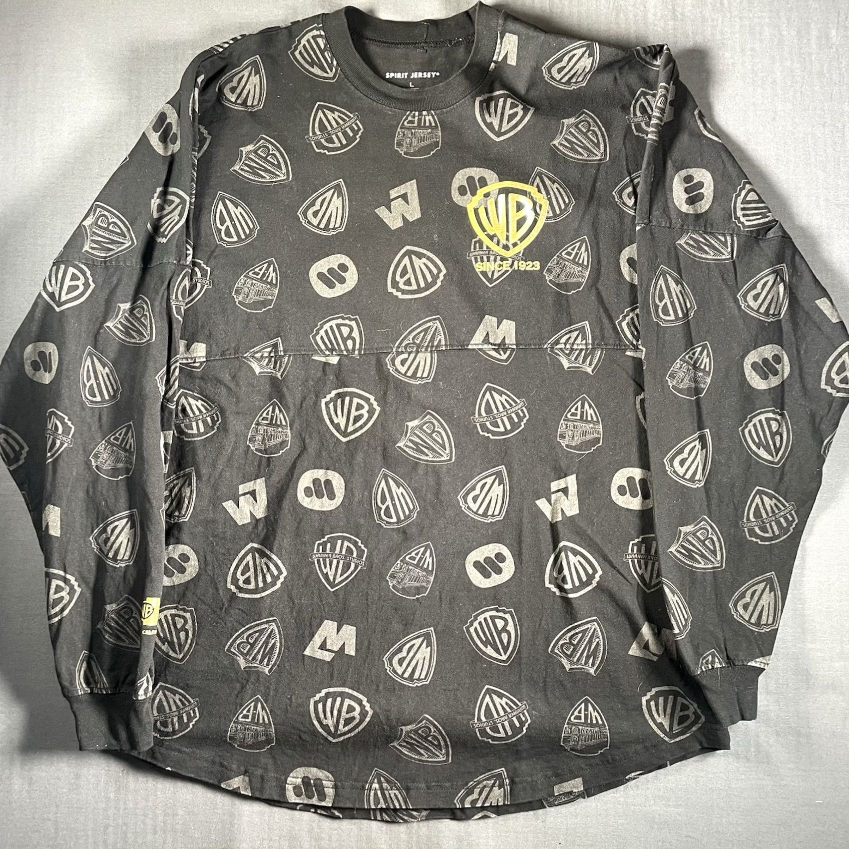 Vintage Warner Bros. Studios Spirit Jersey Adult L Black Logo Print 100th Anniversary Signature Theme Retro Movie Mens Regular Long Sleeve Size US L / EU 52-54 / 3 - 3 Thumbnail