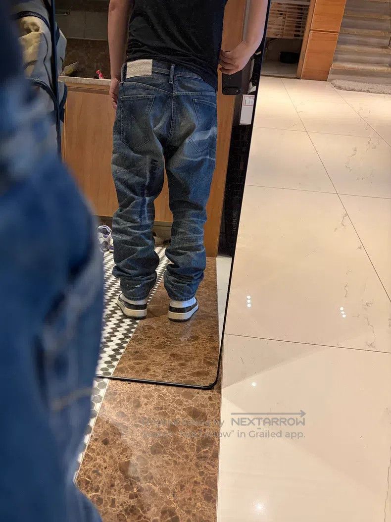 Neighborhood Neighborhood size L Jeans Size US 27 - 9 Thumbnail