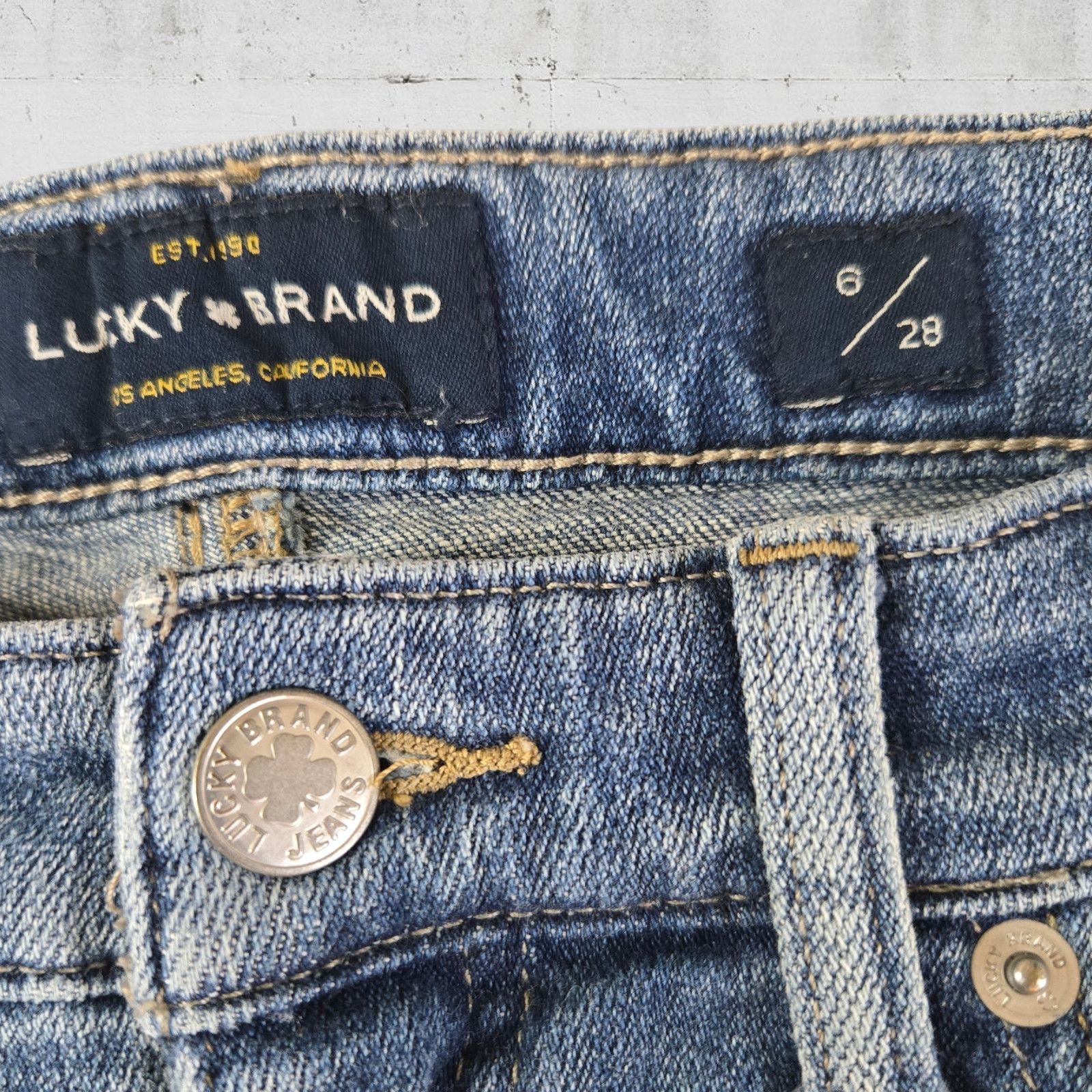 Lucky Brand Lucky Brand Medium Distressed Skinny Jeans Size 6 Size 28" / US 6 / IT 42 - 4 Thumbnail