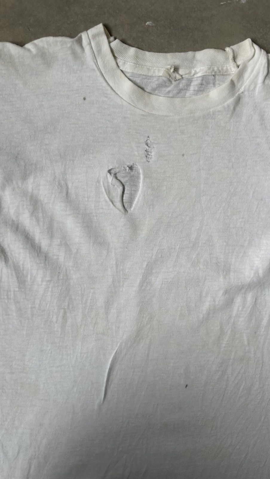 Vintage VINTAGE 70S PAPERTHIN DISTRESSED PLAIN TEE Size US S / EU 44-46 / 1 - 2 Thumbnail
