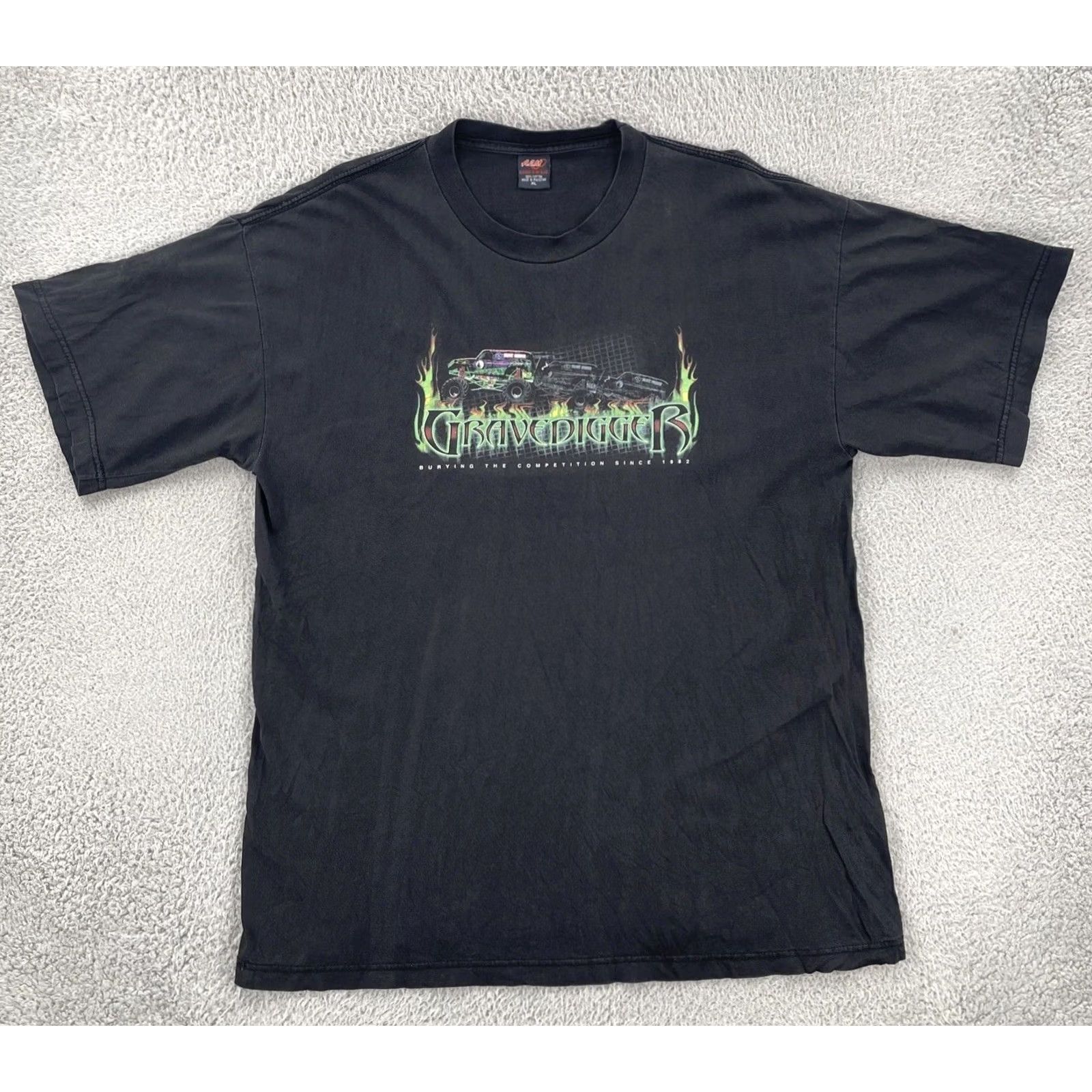Vintage VINTAGE ALM Men’s XL Black Shirt 2002 Grave Digger Monster Truck Racing Double Sided Graphic Print Short Sleeve Crew Neck T-Shirt USA Cars Classic Men Size US XL / EU 56 / 4 - 2 Thumbnail