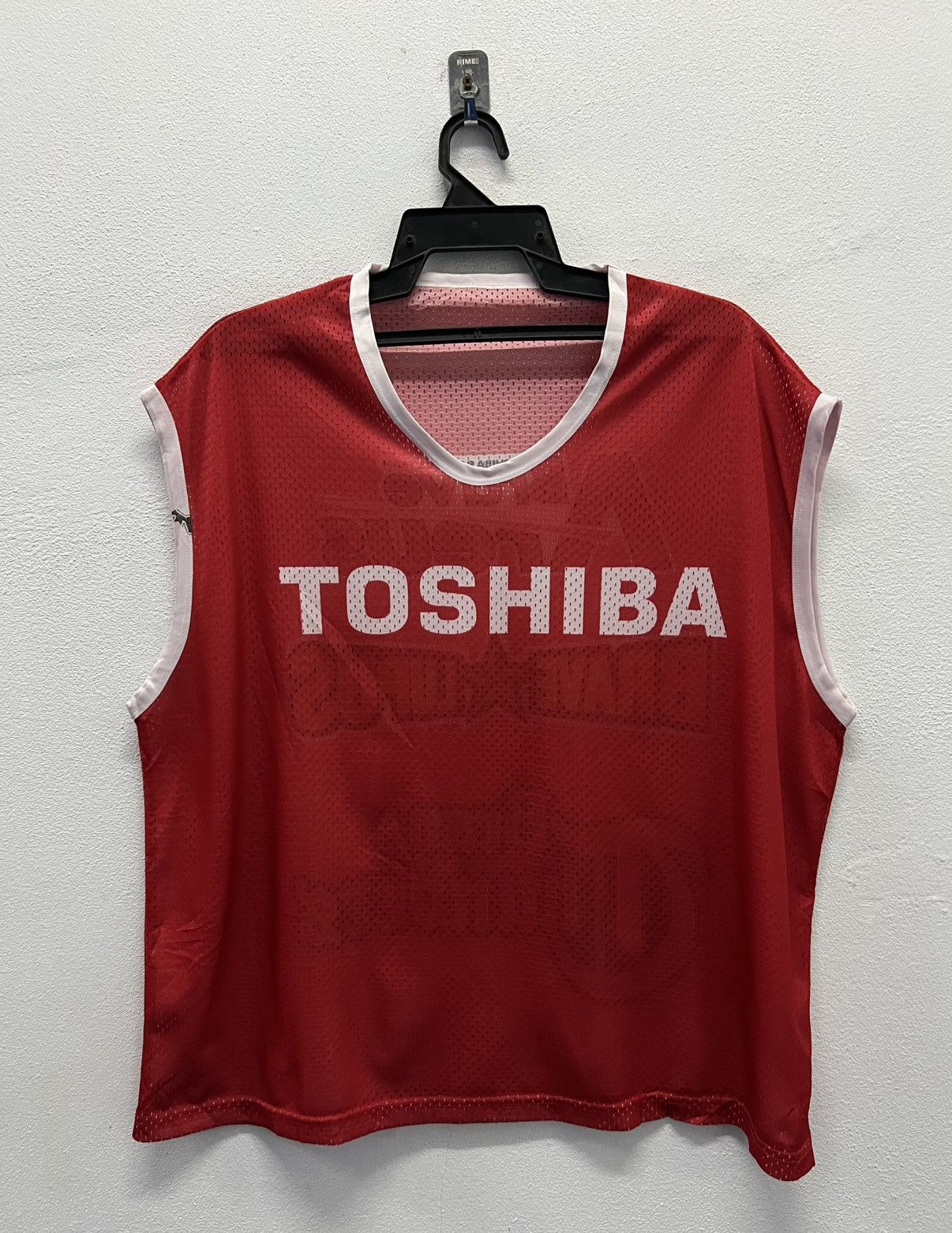 Vintage VINTAGE TOSHIBA BASKETBALL TEAM SLEEVELESS JERSEY Size US XL / EU 56 / 4 - 2 Thumbnail