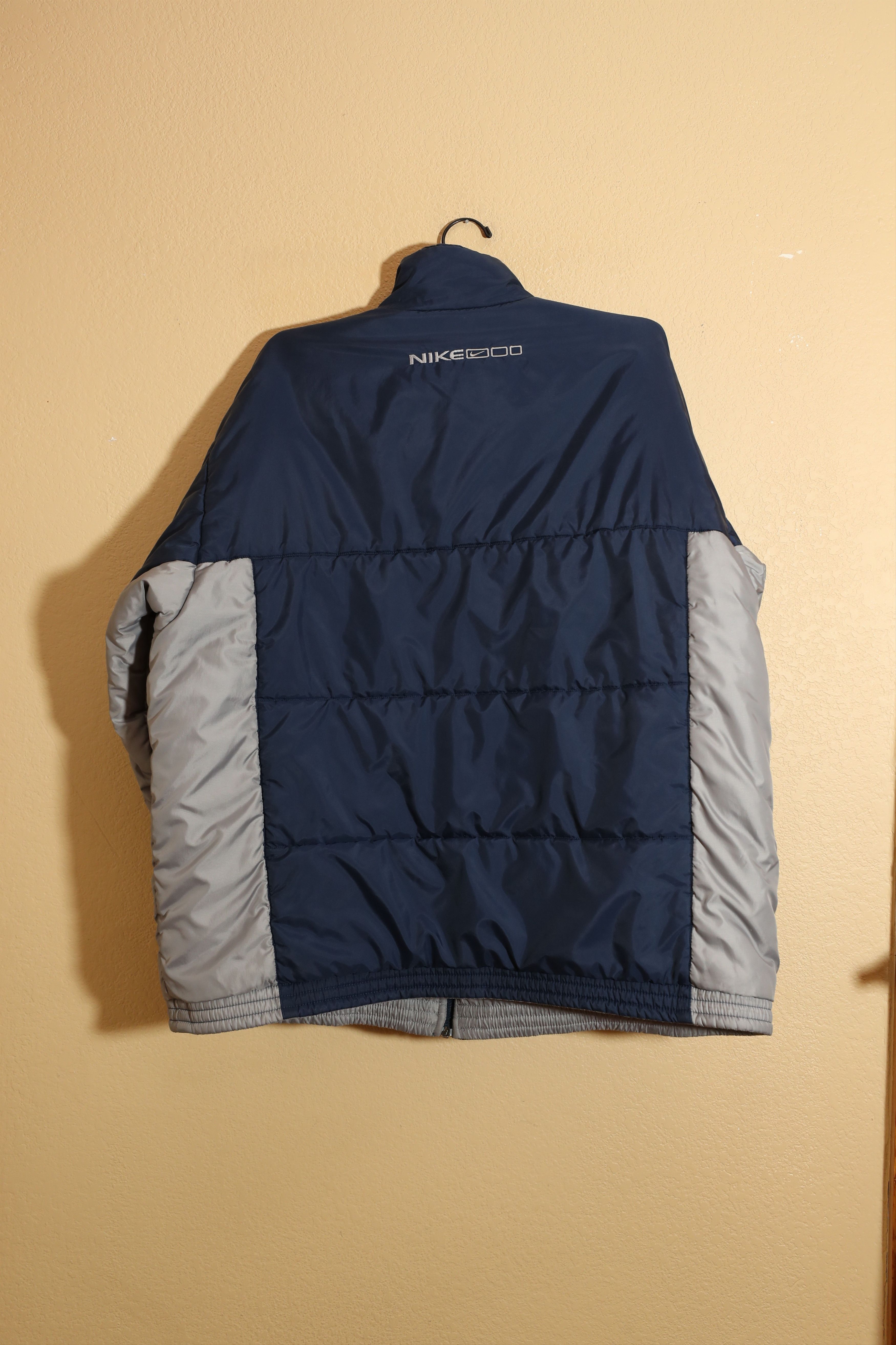 Nike Nike Vintage Reversible Navy/Gray Puffy Nike Jacket (XL) Size US XL / EU 56 / 4 - 2 Thumbnail