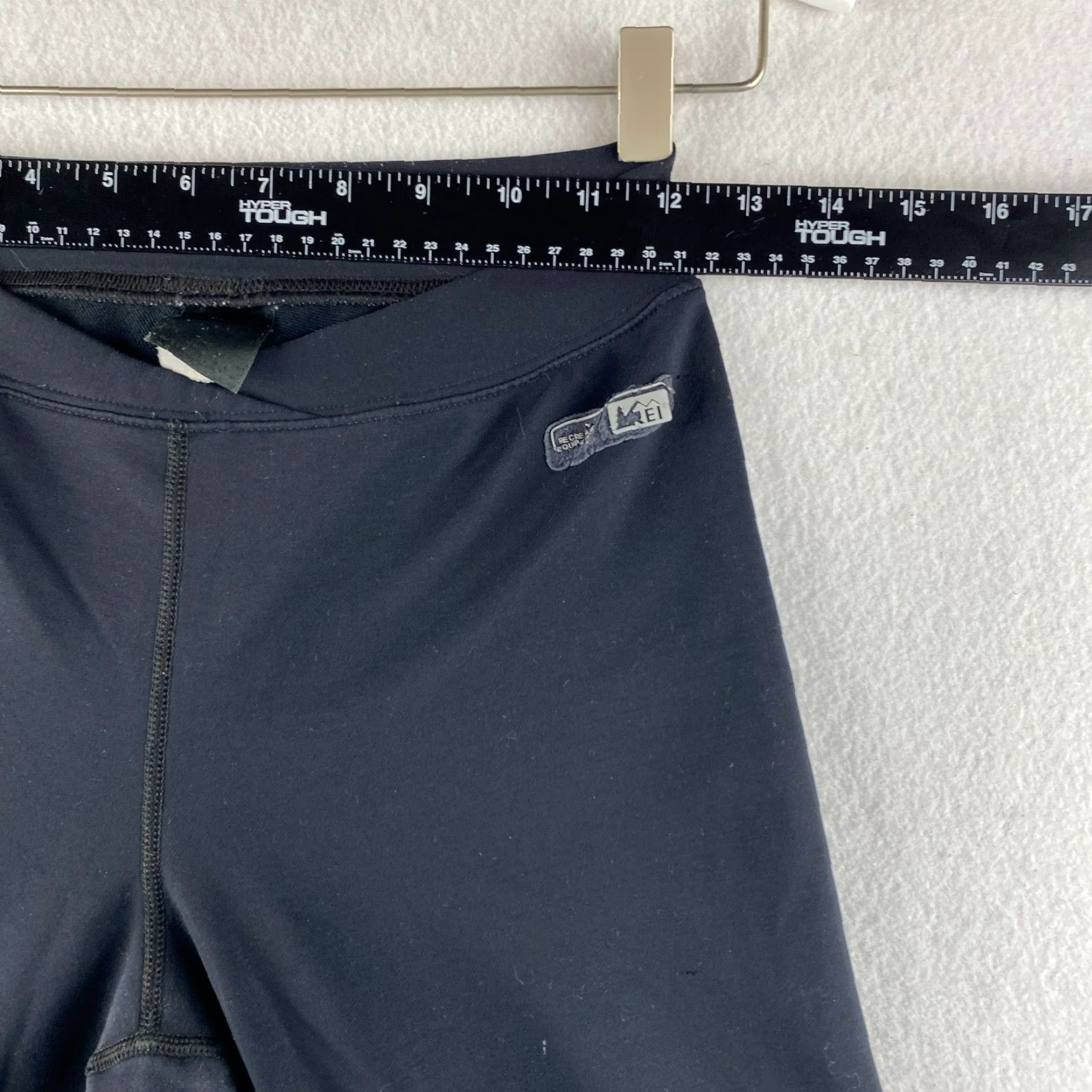 Vintage REI Capri Pants Womens 24 Black Stretch Crop Pull-On Elastic Waist Yoga Pants Size 42" / US 20 - 4 Thumbnail