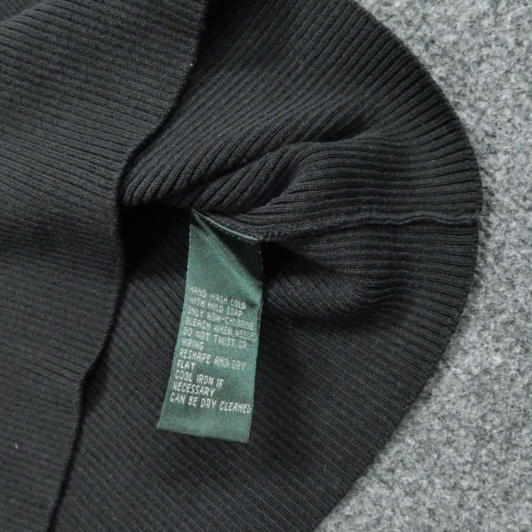Ralph Lauren VINTAGE Ralph Lauren Shirt Top Womens Medlium Black Silk Blend Sleeveless Y2K Size M / US 6-8 / IT 42-44 - 4 Thumbnail