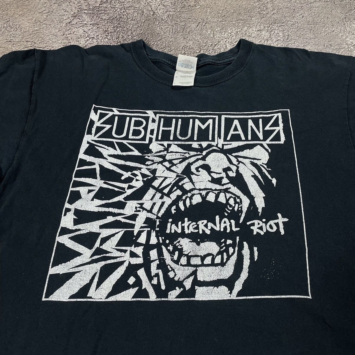 Vintage Vintage 90s Graphic Tee Horror Abstract Punk Streetwear L Size US L / EU 52-54 / 3 - 4 Thumbnail