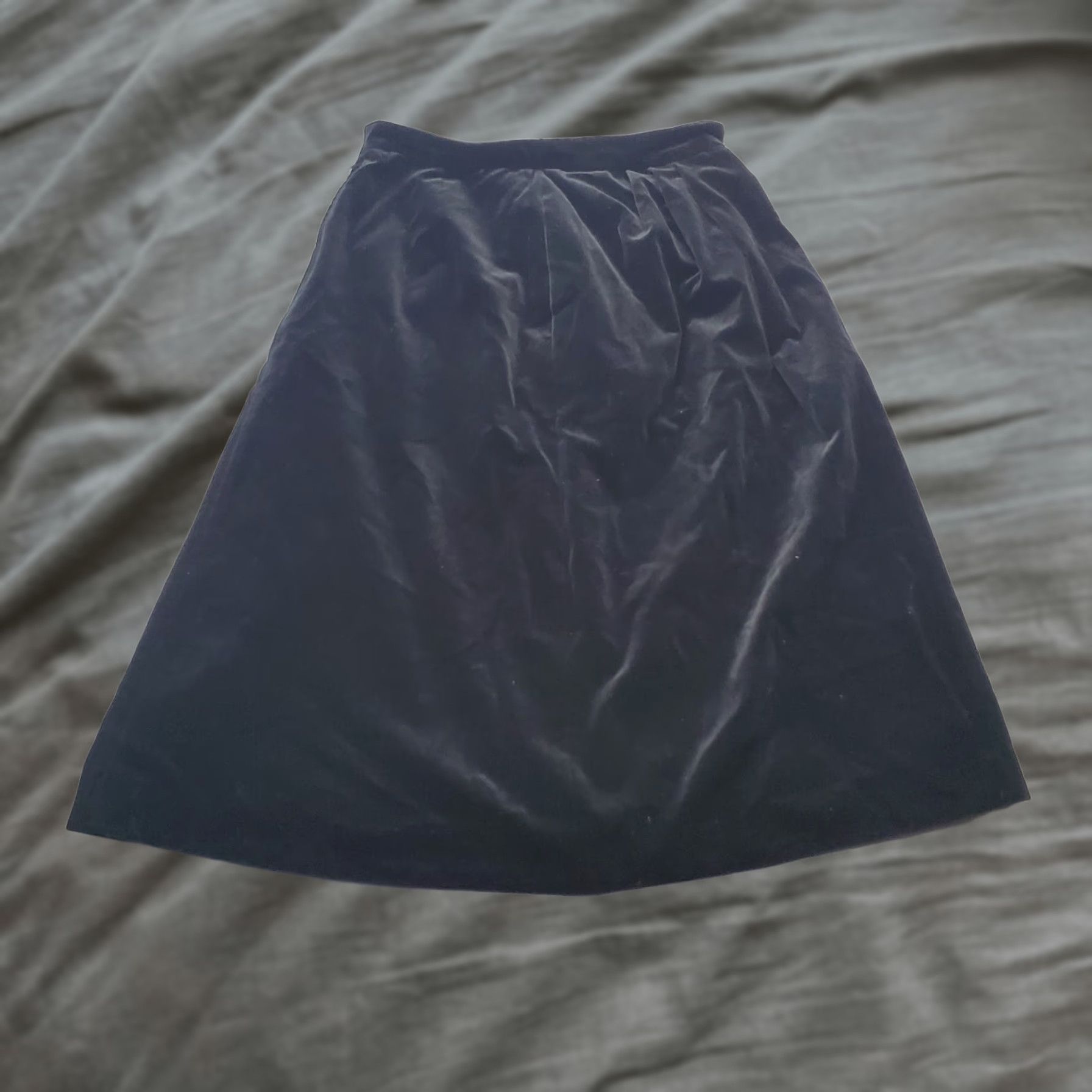 Velvet VINTAGE Arthur Chapnik A-Line Midi Skirt Women Size 14 Black Velvet Pleated Front Size 36" / US 14 / IT 50 - 1 Thumbnail