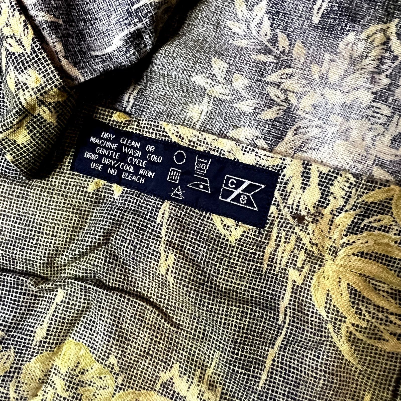 Cutter & Buck Cutter & Buck Men's Hawaiian Button-Up Shirt, Medium, NWT Size US M / EU 48-50 / 2 - 7 Thumbnail