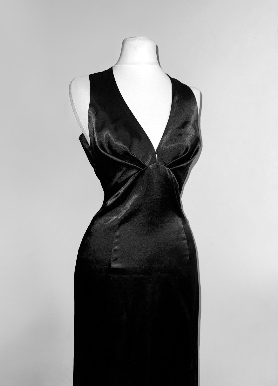 Vintage Stunning long satin dress with an open back Size S / US 4 / IT 40 - 9 Thumbnail