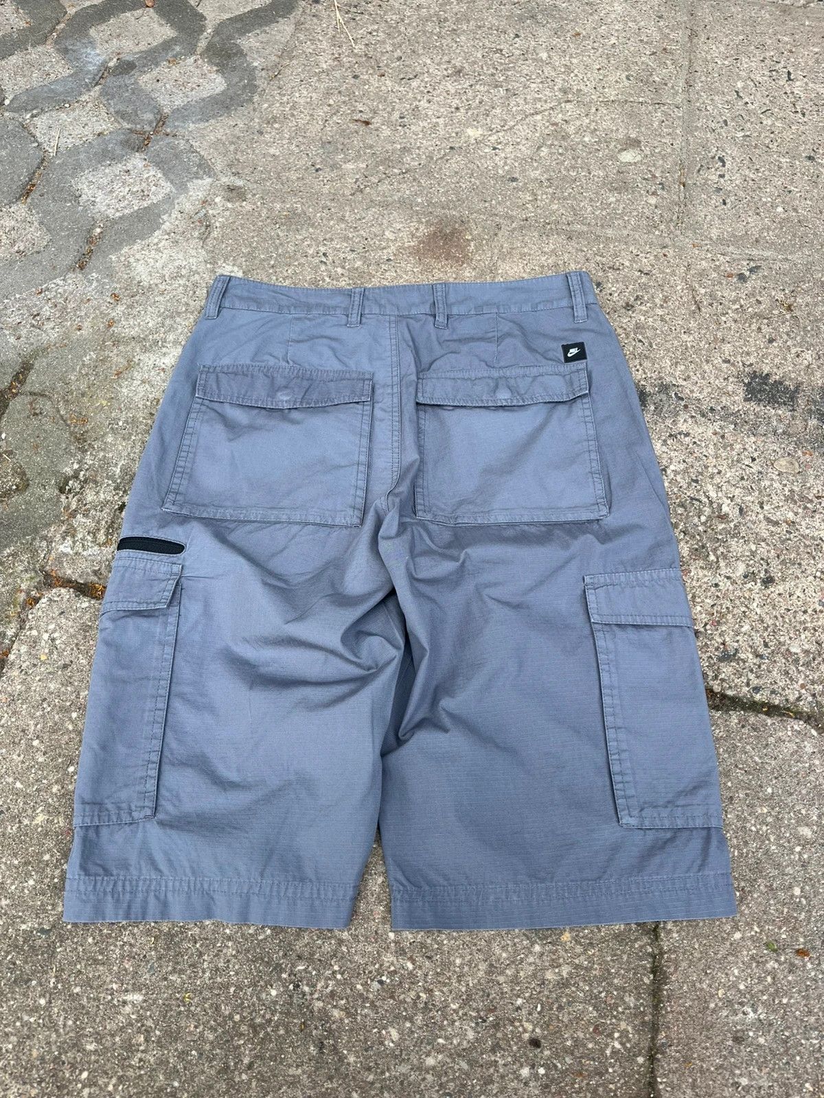Nike Vintage 00s Nike Grey Cargo Shorts 28W Size US 28 / EU 44 - 2 Thumbnail
