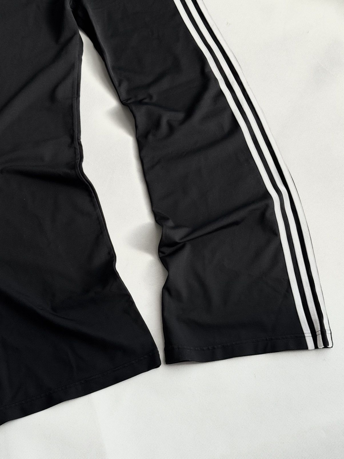 Adidas Very Rare Adidas 3 Stripe Sexy Yoga Low Waisted Flared Size 28" / US 6 / IT 42 - 9 Thumbnail