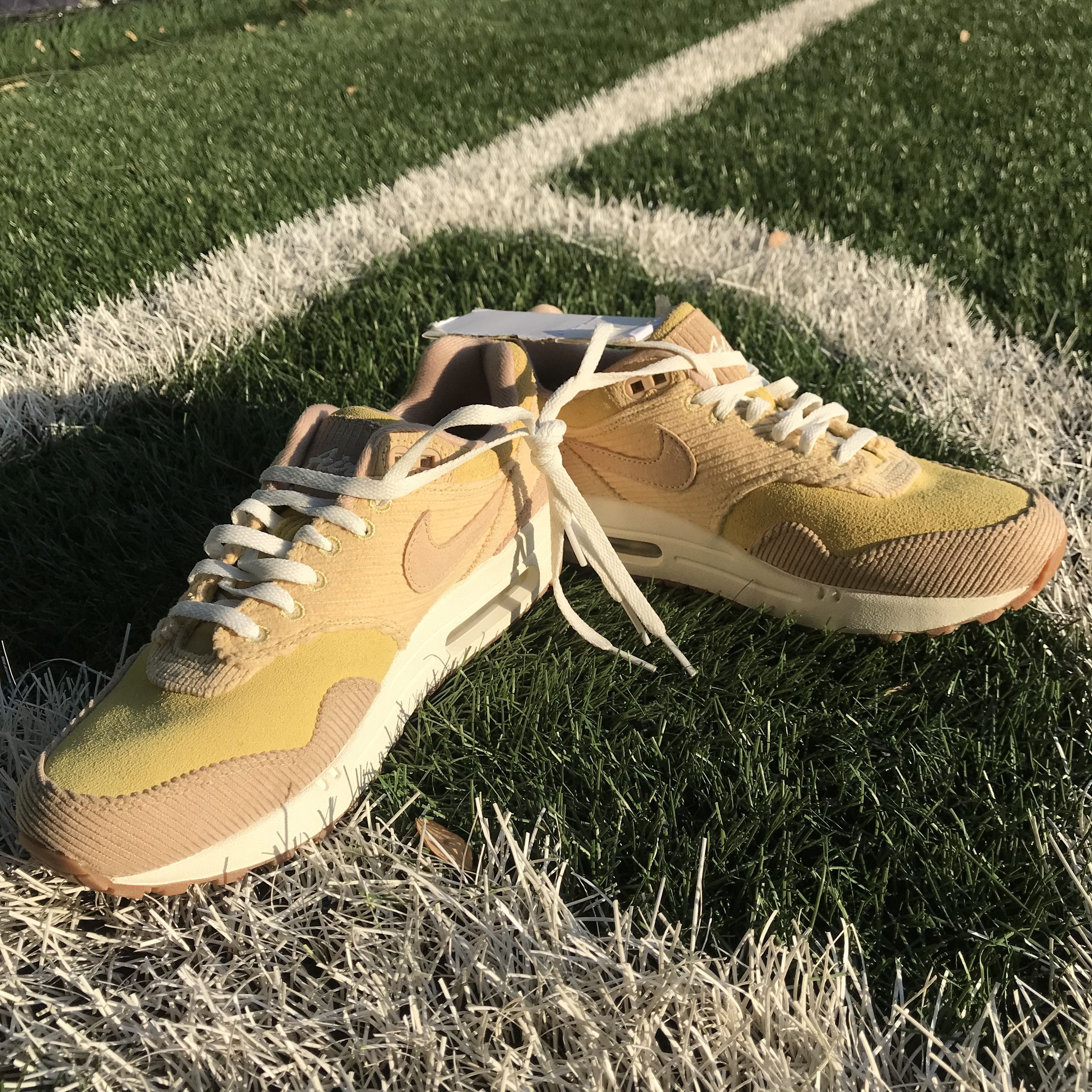 Nike Nike Air Max 1 SE Buff Gold Corduroy Bnwt Brand new size 38 Size US 5.5 / EU 38 - 8 Thumbnail