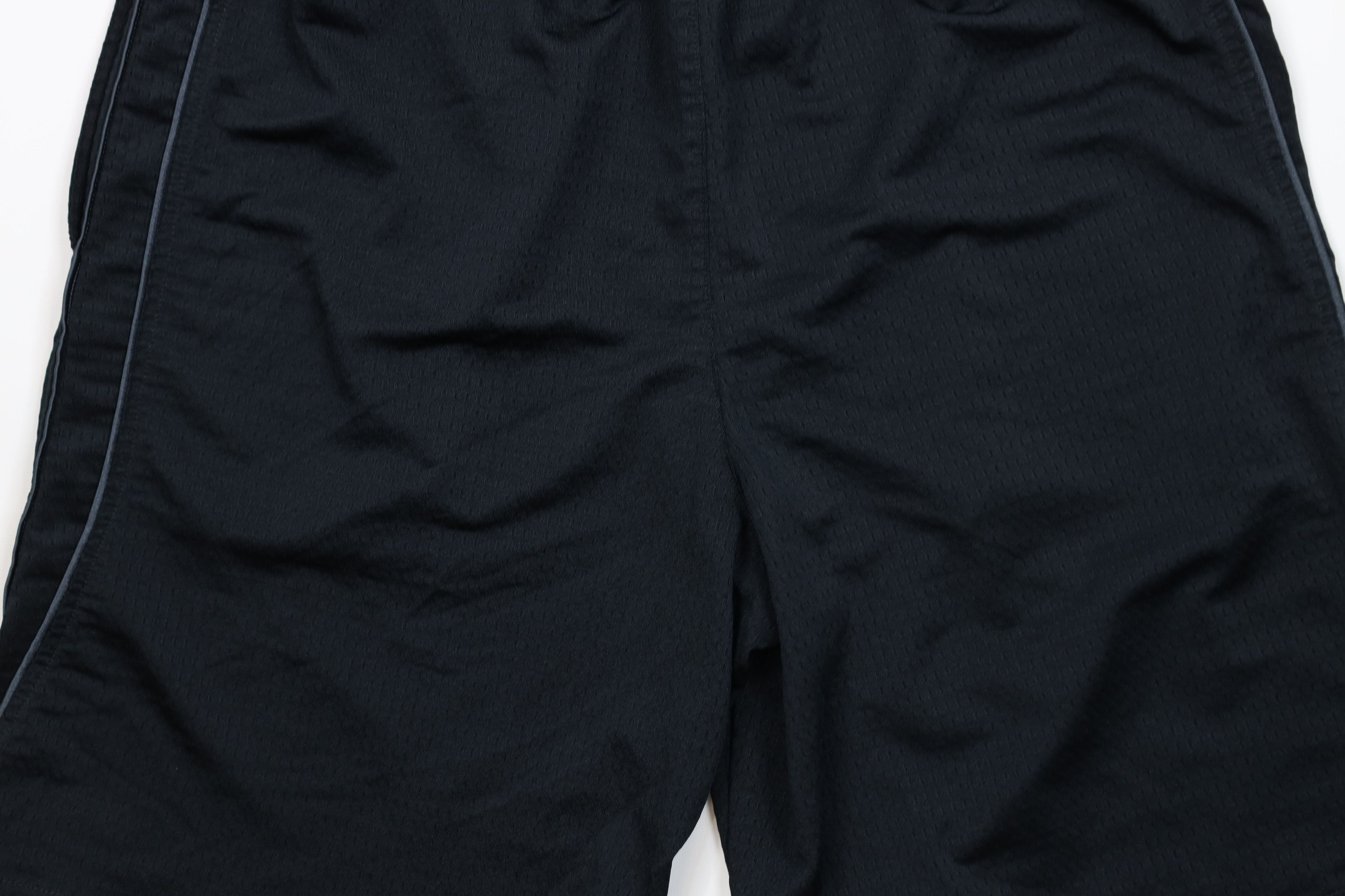 Reebok Vintage Reebok Mesh Above Knee Gym Training Shorts Black Size US 34 / EU 50 - 11 Thumbnail