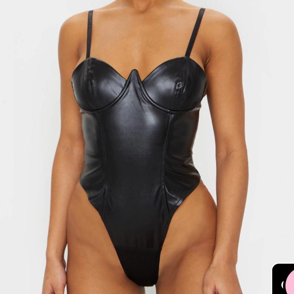 Designer PrettyLittleThing l V Wire Faux Leather Bodysuit Size 0 Size XS / US 0-2 / IT 36-38 - 2 Thumbnail