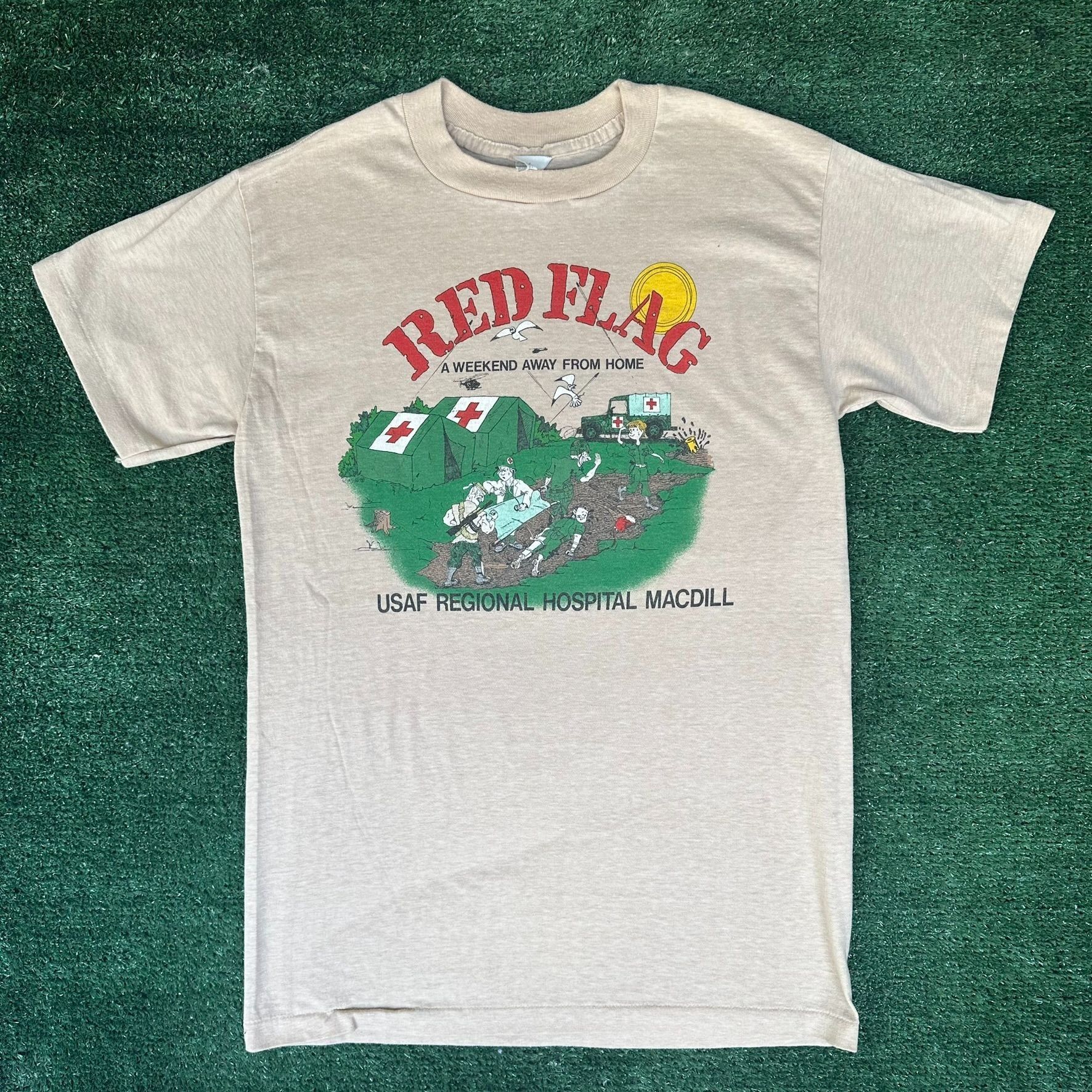 Vintage Vintage 80s MacDill AFB Hospital T-Shirt Military Air Force Size US M / EU 48-50 / 2 - 1 Thumbnail