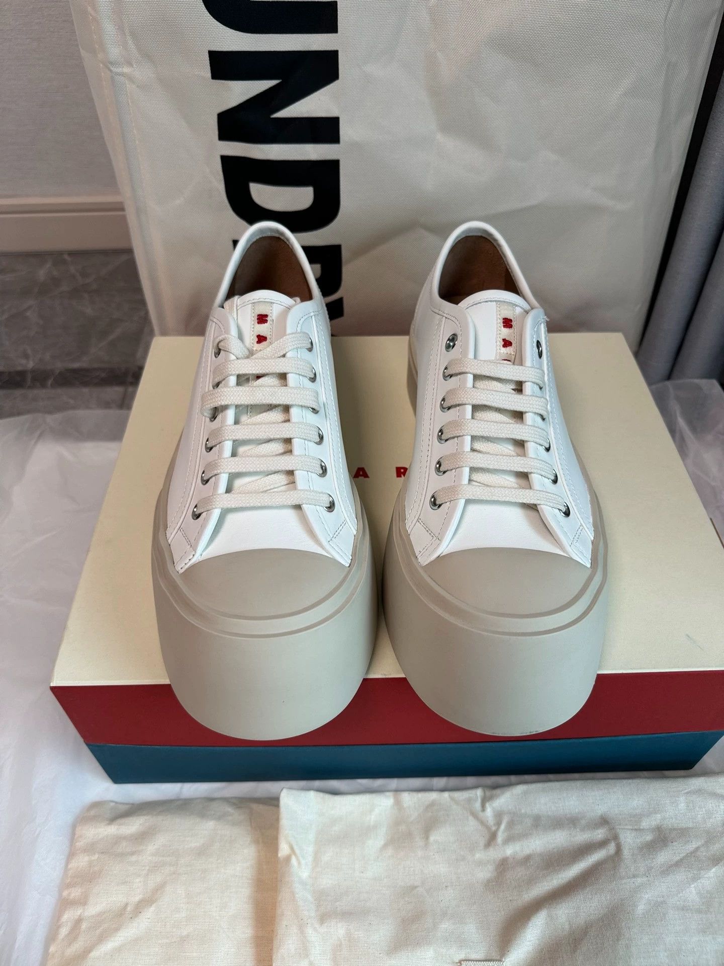 Marni Marni Pablo Oversized Mary Jane White 39 Size US 8.5 / IT 38.5 - 2 Thumbnail