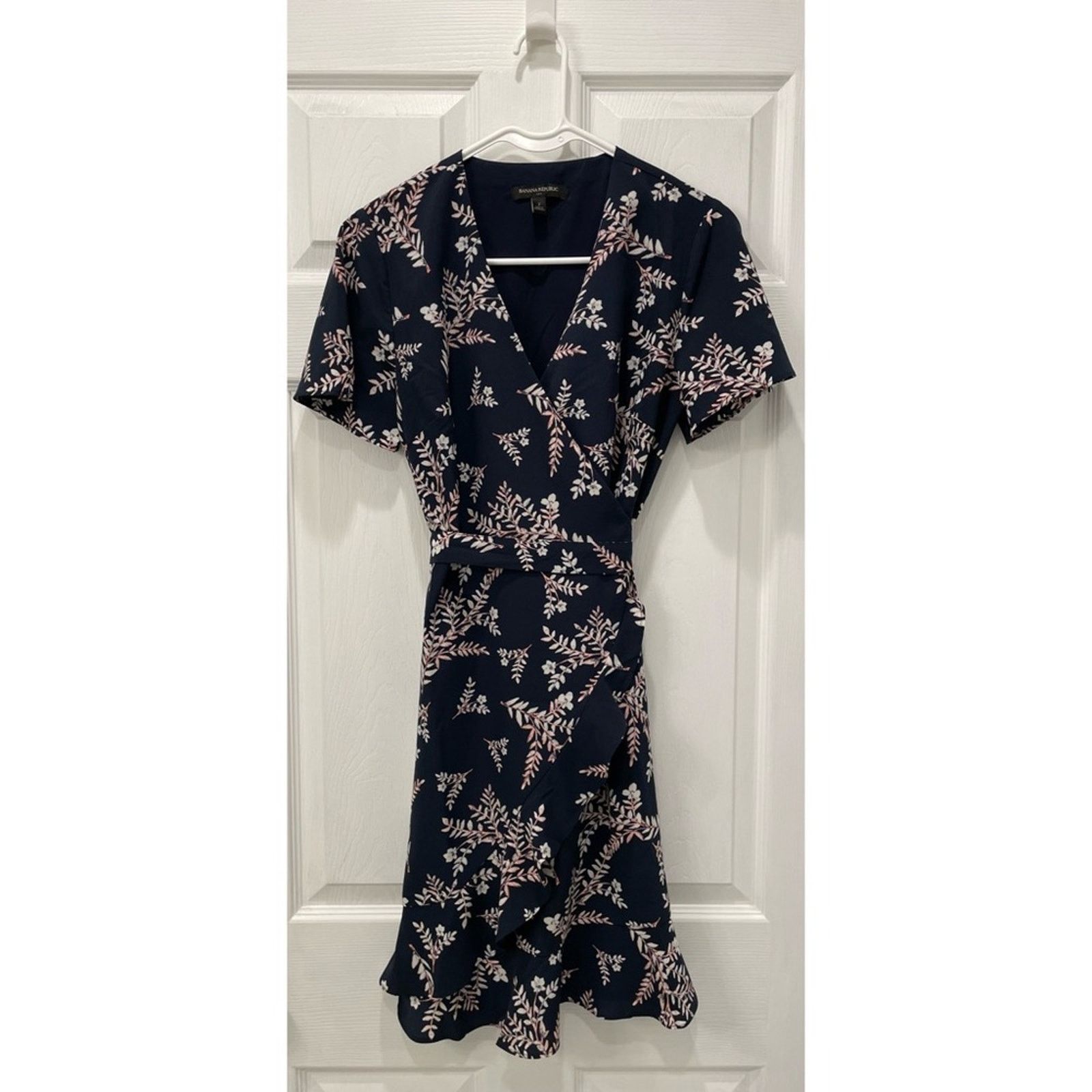 Banana Republic Banana Republic Floral Wrap Dress 2 Size XS / US 0-2 / IT 36-38 - 1 Thumbnail