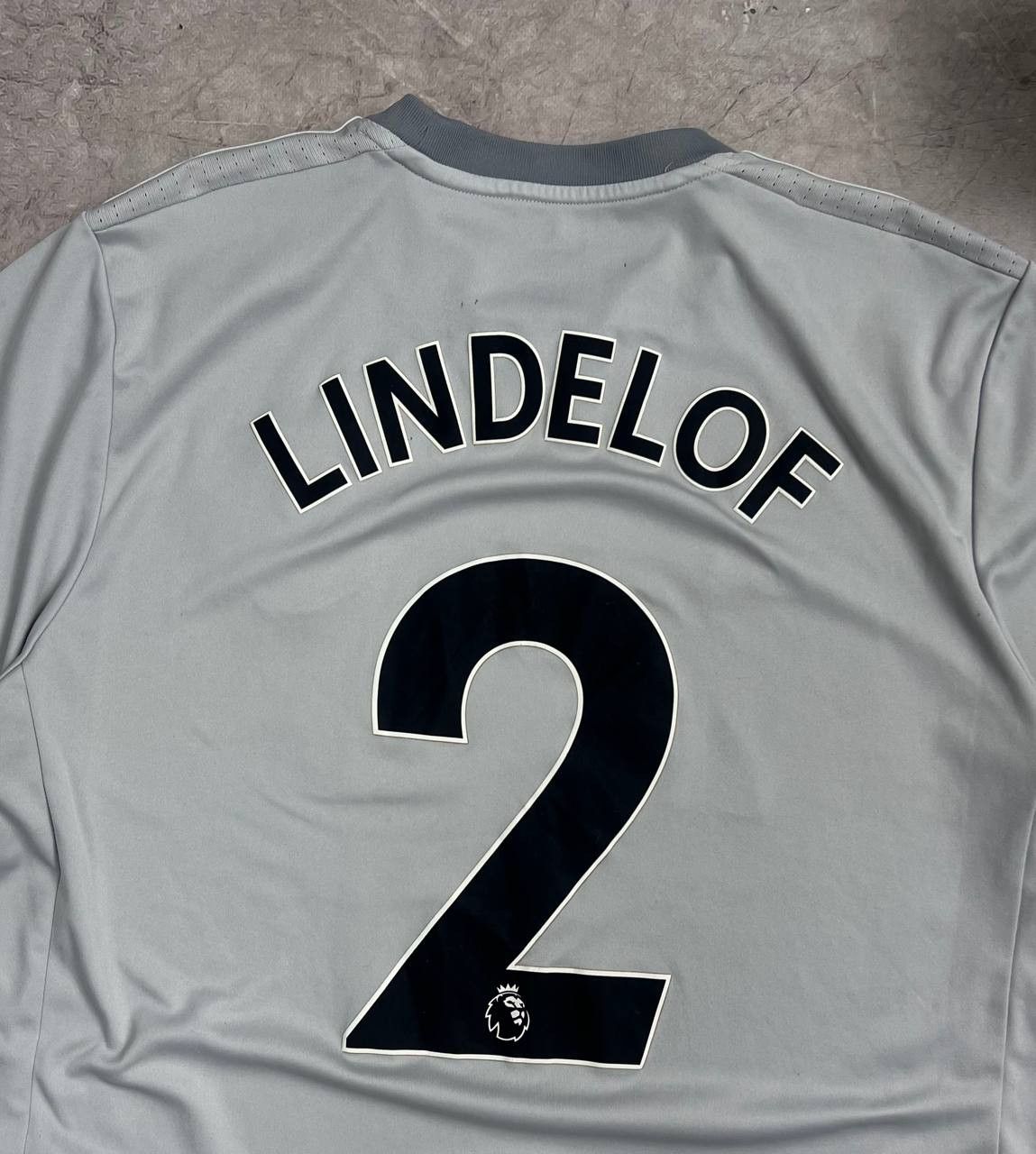 Vintage Manchester United 2017/2018 Third #2 Lindelof Football Shirt Size US M / EU 48-50 / 2 - 2 Thumbnail