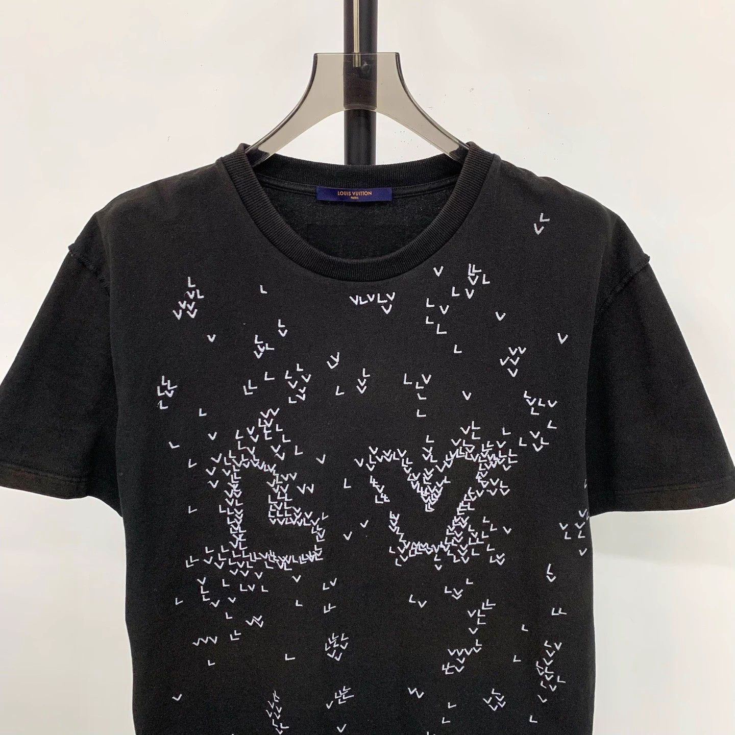 Louis Vuitton LV Logo Embroidered Plane Crewneck SS Tee Size US XL / EU 56 / 4 - 3 Thumbnail