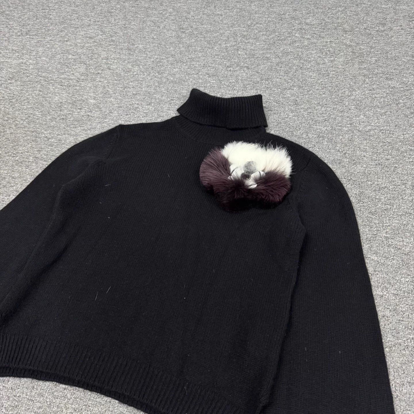 Fendi Fendi Fox Fur Trim High Neck Batwing Cashmere Sweater 40 99 Size M / US 6-8 / IT 42-44 - 3 Thumbnail