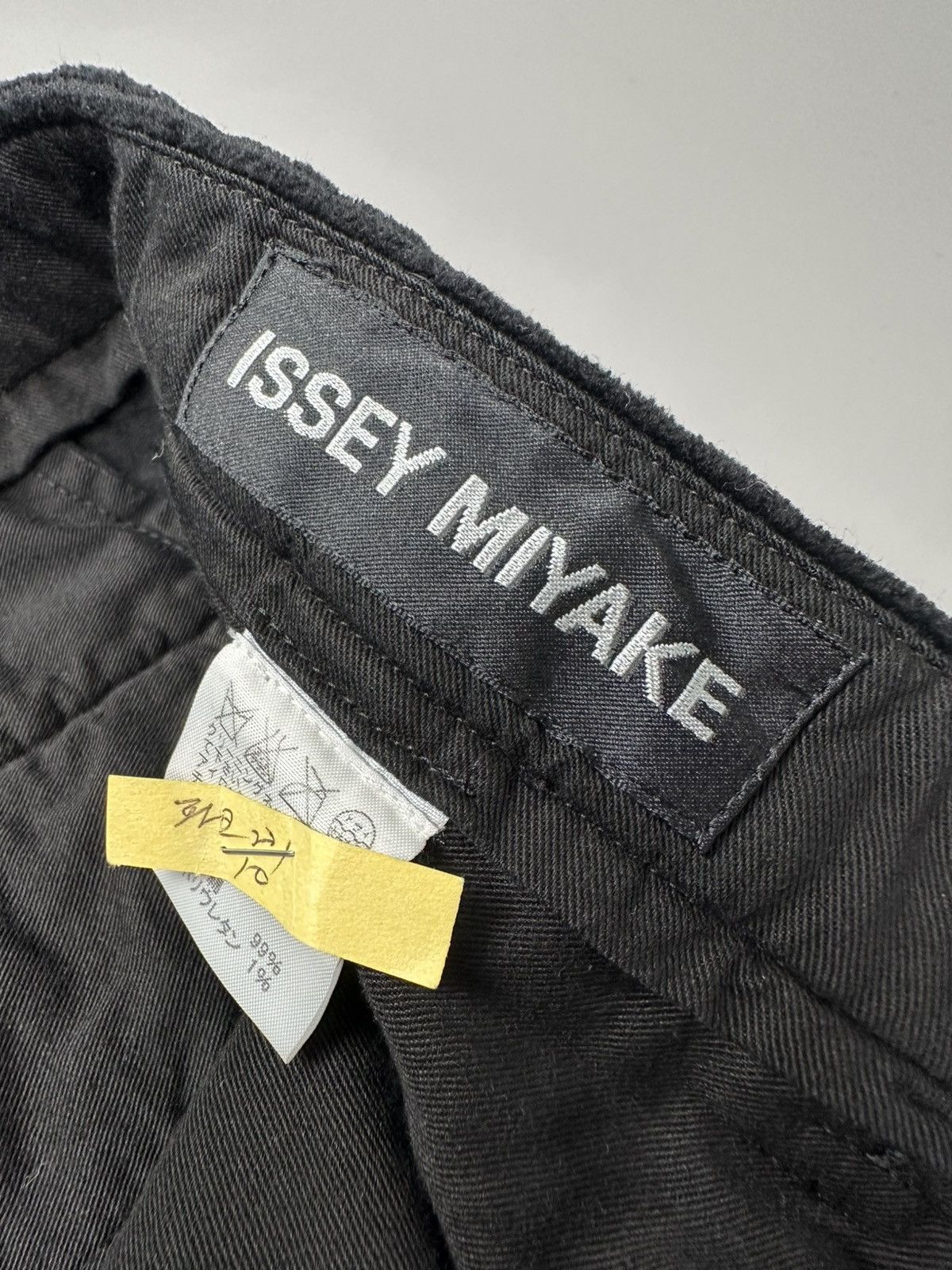 Issey Miyake Issey Miyake - Velour Cord Black Trouser - Men’s Size US 34 / EU 50 - 13 Thumbnail