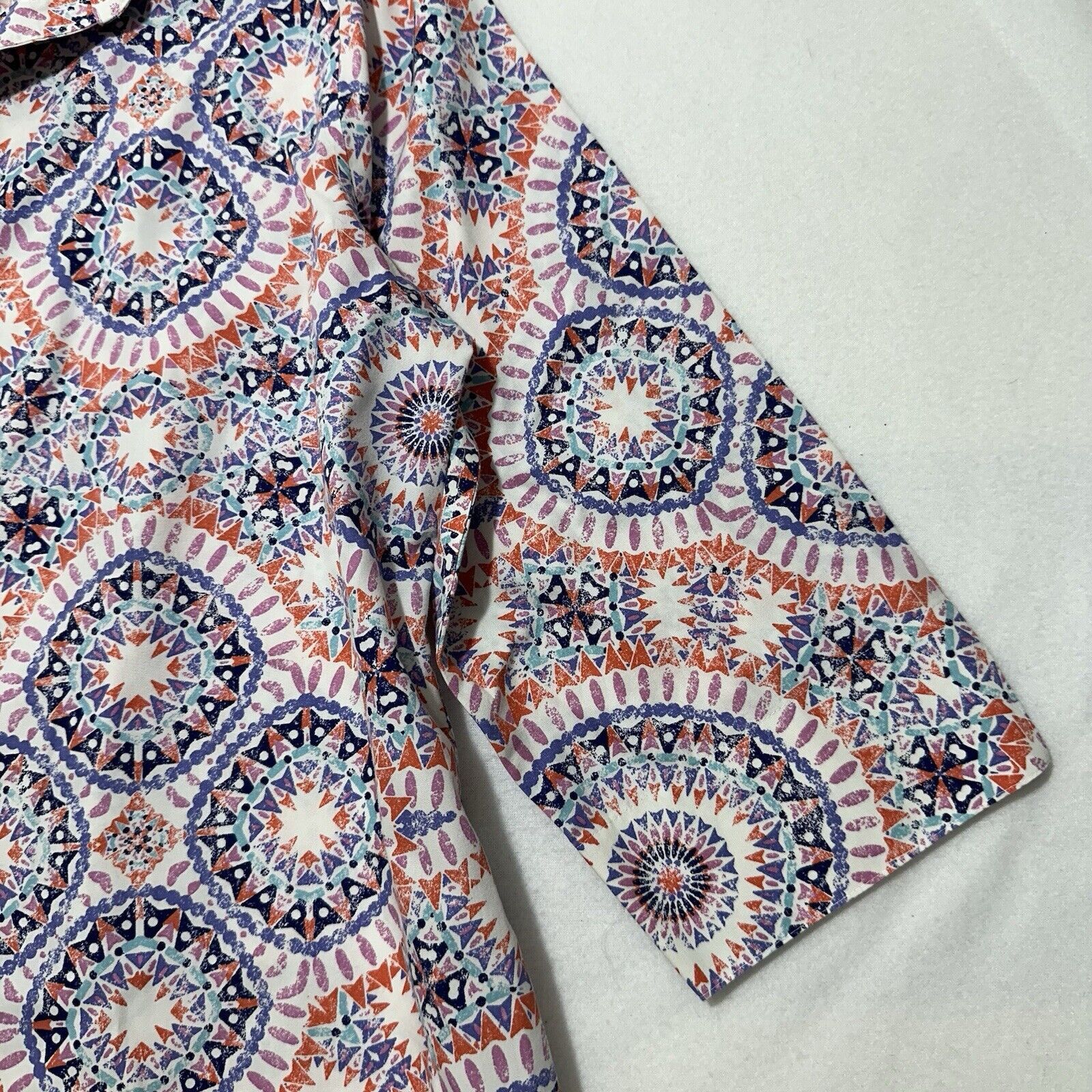 Chicos Chico's Large No Iron Effortless Sunburst Button-Down Shirt Size L / US 10 / IT 46 - 5 Thumbnail