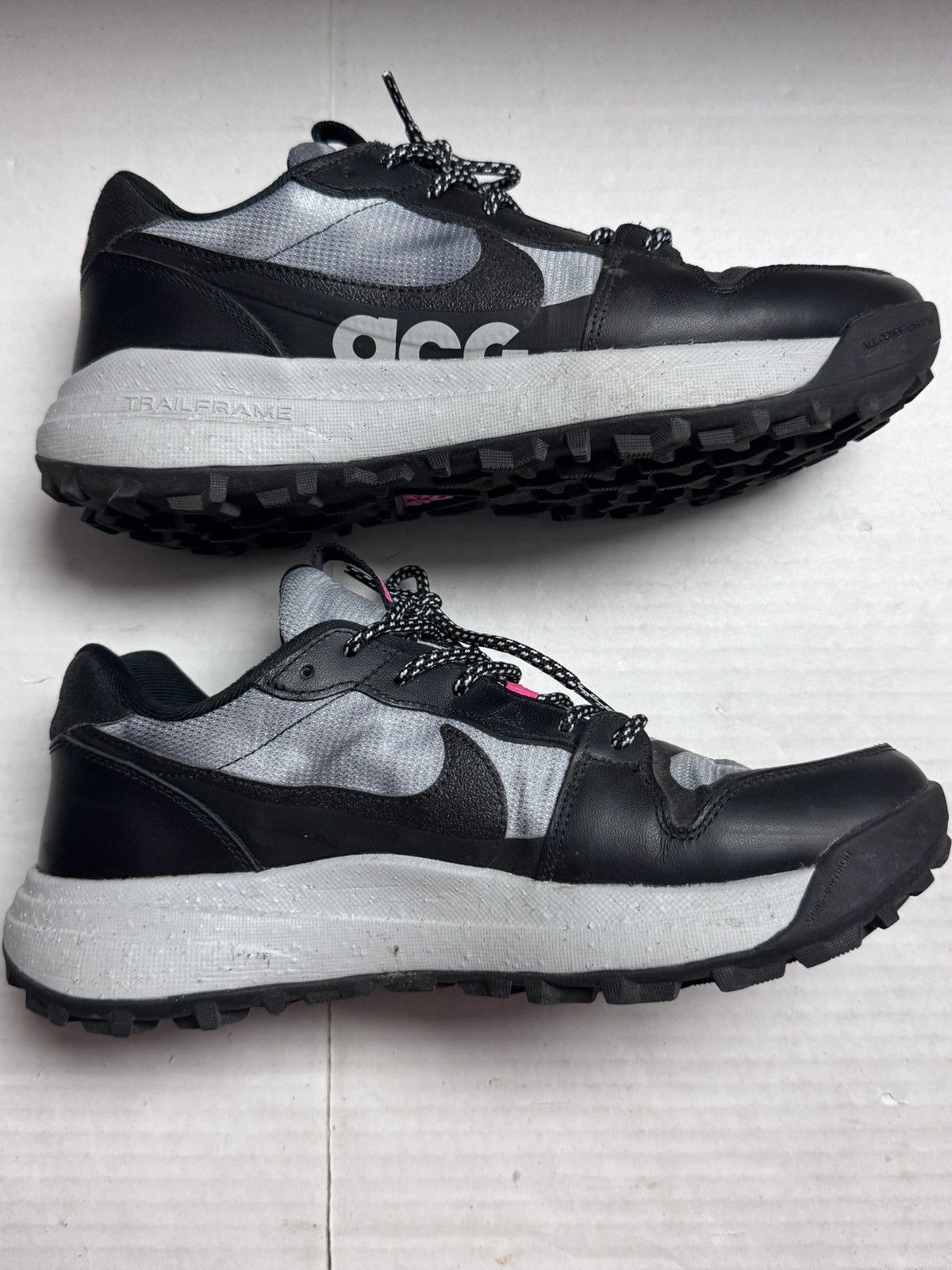 Nike ACG Nike ACG Lowcate SE Black/Hyper Pink/Wolf Gray Sneakers Size US 8.5 / EU 41-42 - 2 Thumbnail