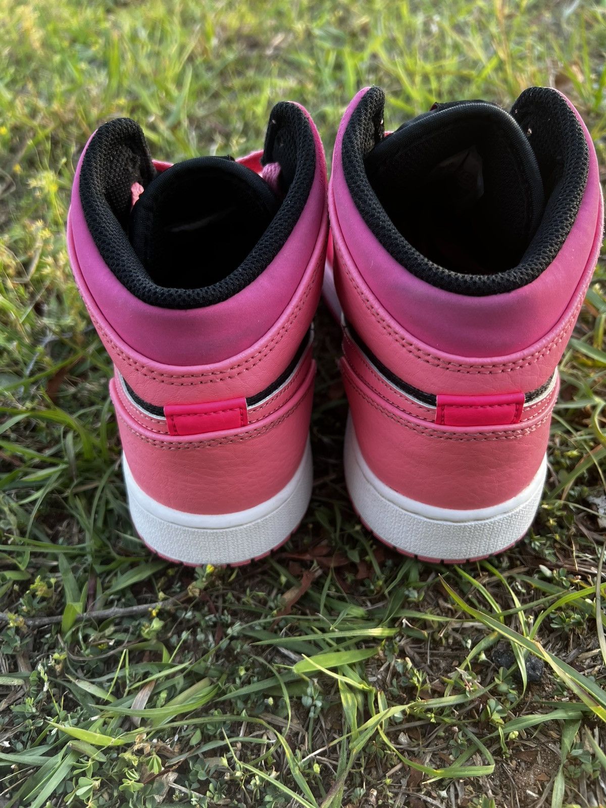 Jordan Brand CLEAN Air Jordan 1 size 6.5 Mens Coral Chalk Pink 2022 Retro Size US 6.5 / EU 39-40 - 9 Thumbnail