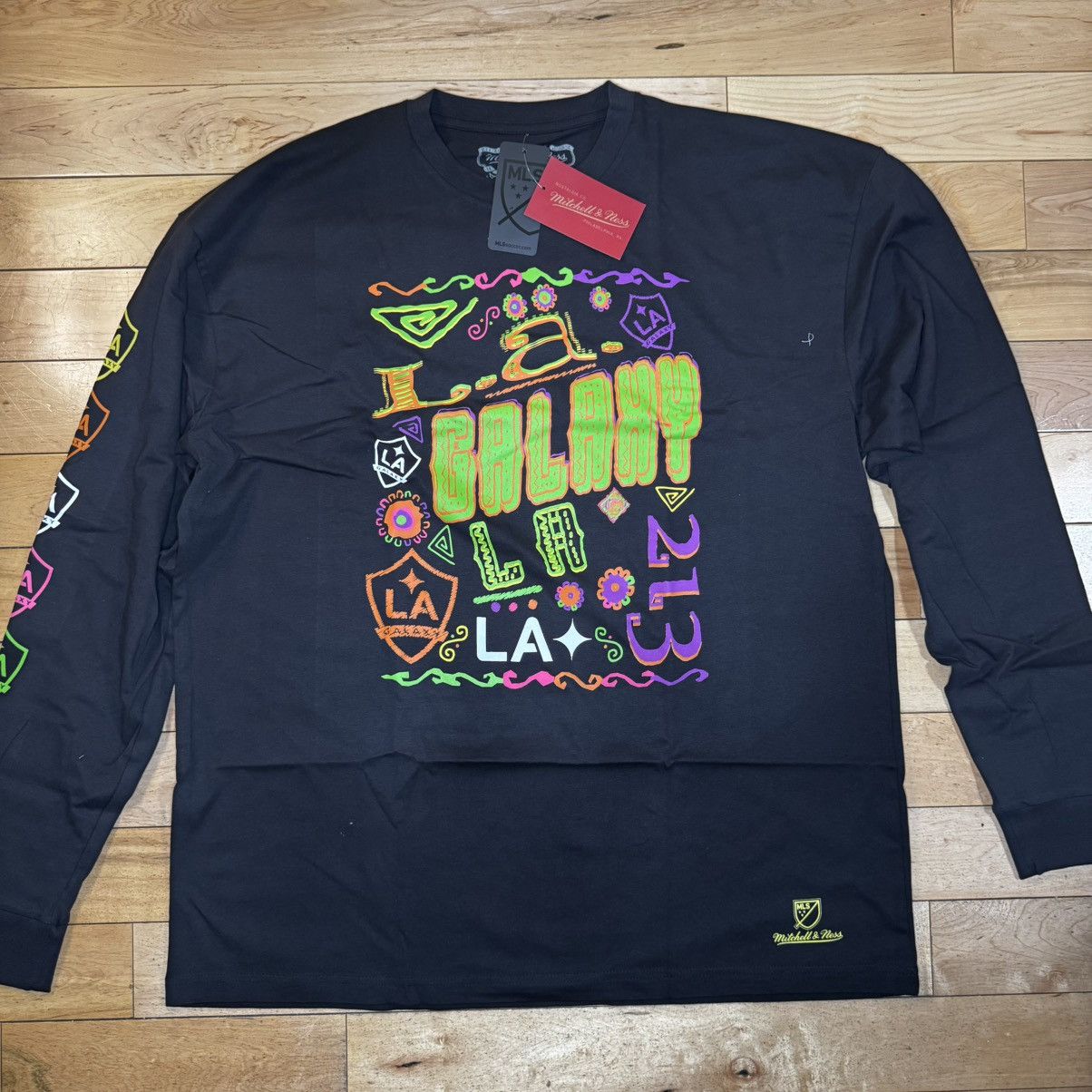 Mitchell & Ness Mitchell & Ness LA Galaxy L-Sleeve Papel Picado Tee Sz XXL Size US XXL / EU 58 / 5 - 1 Thumbnail