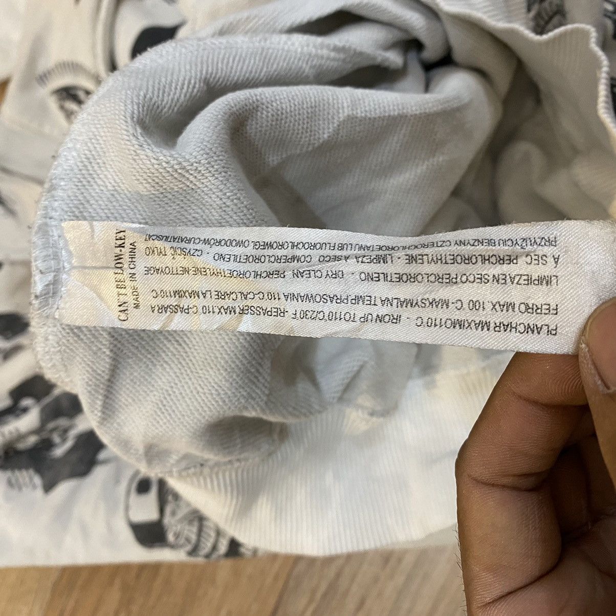 Japanese Brand 2000s Can't Bellow Key Y2K Style Hoodie Full Print Size US M / EU 48-50 / 2 - 9 Thumbnail