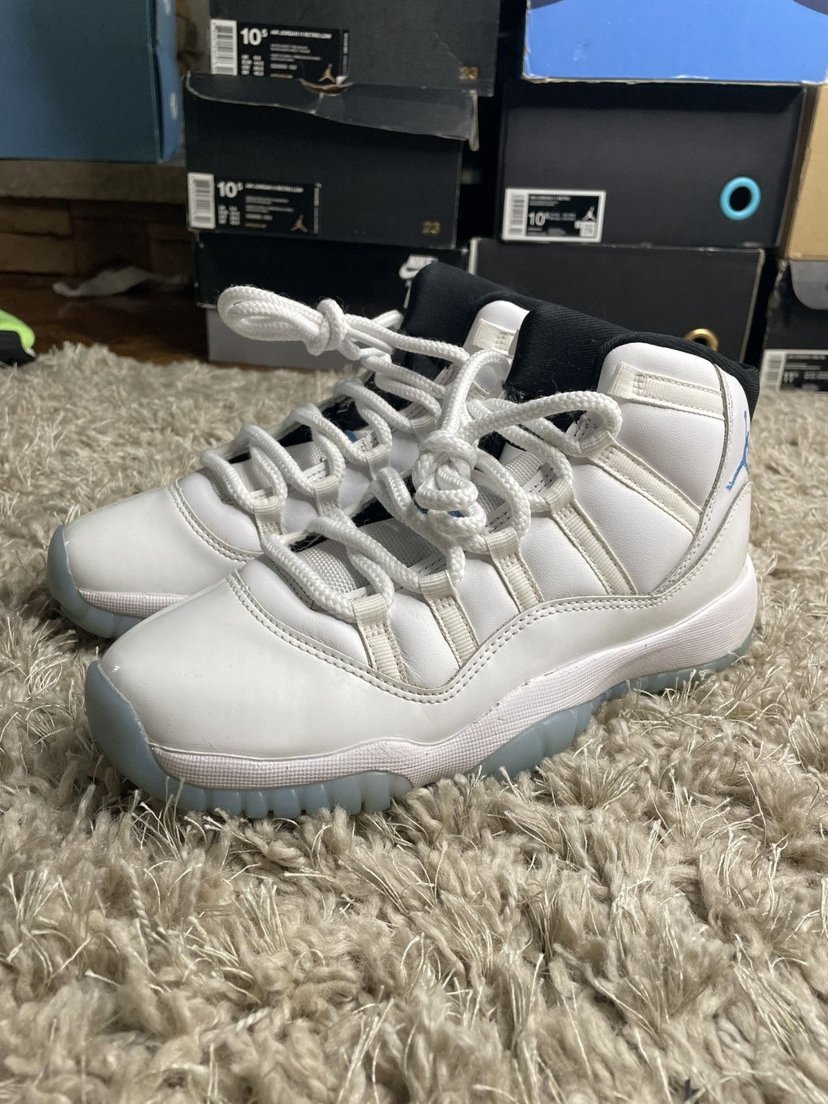 Jordan Brand Jordan 11 Legend Blue Size US 6 / EU 39 - 1 Thumbnail