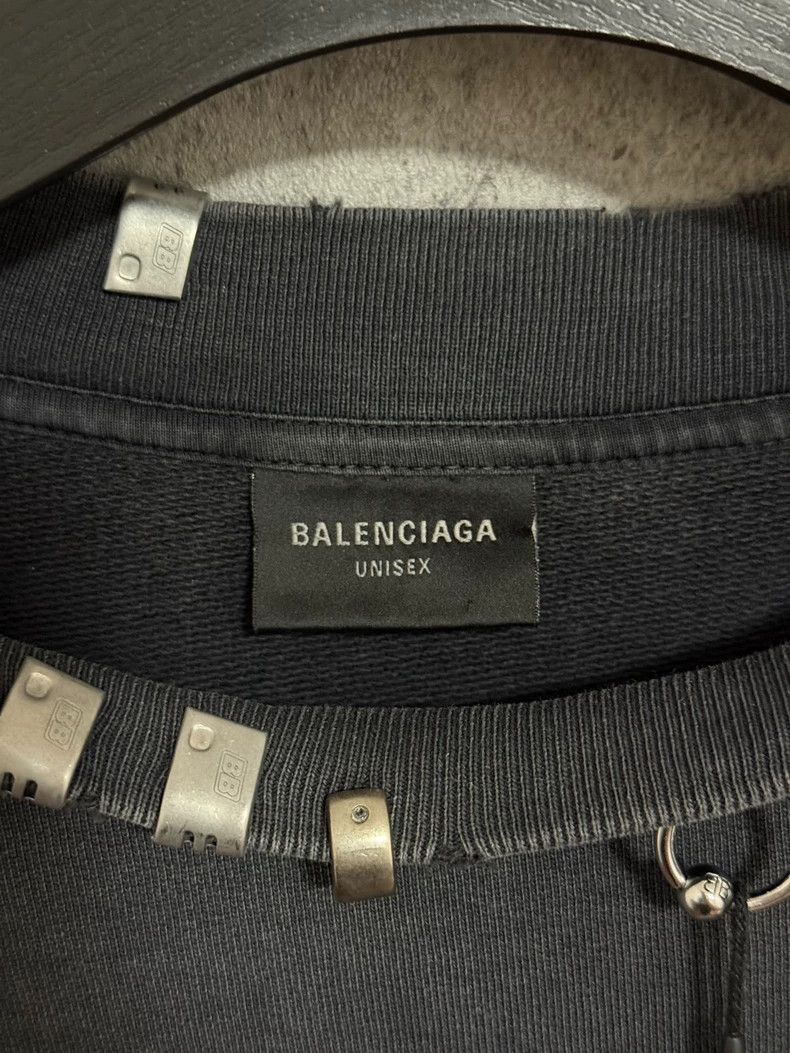 Balenciaga Balenciaga Chain Logo Washed Sweatshirt Size US L / EU 52-54 / 3 - 3 Thumbnail