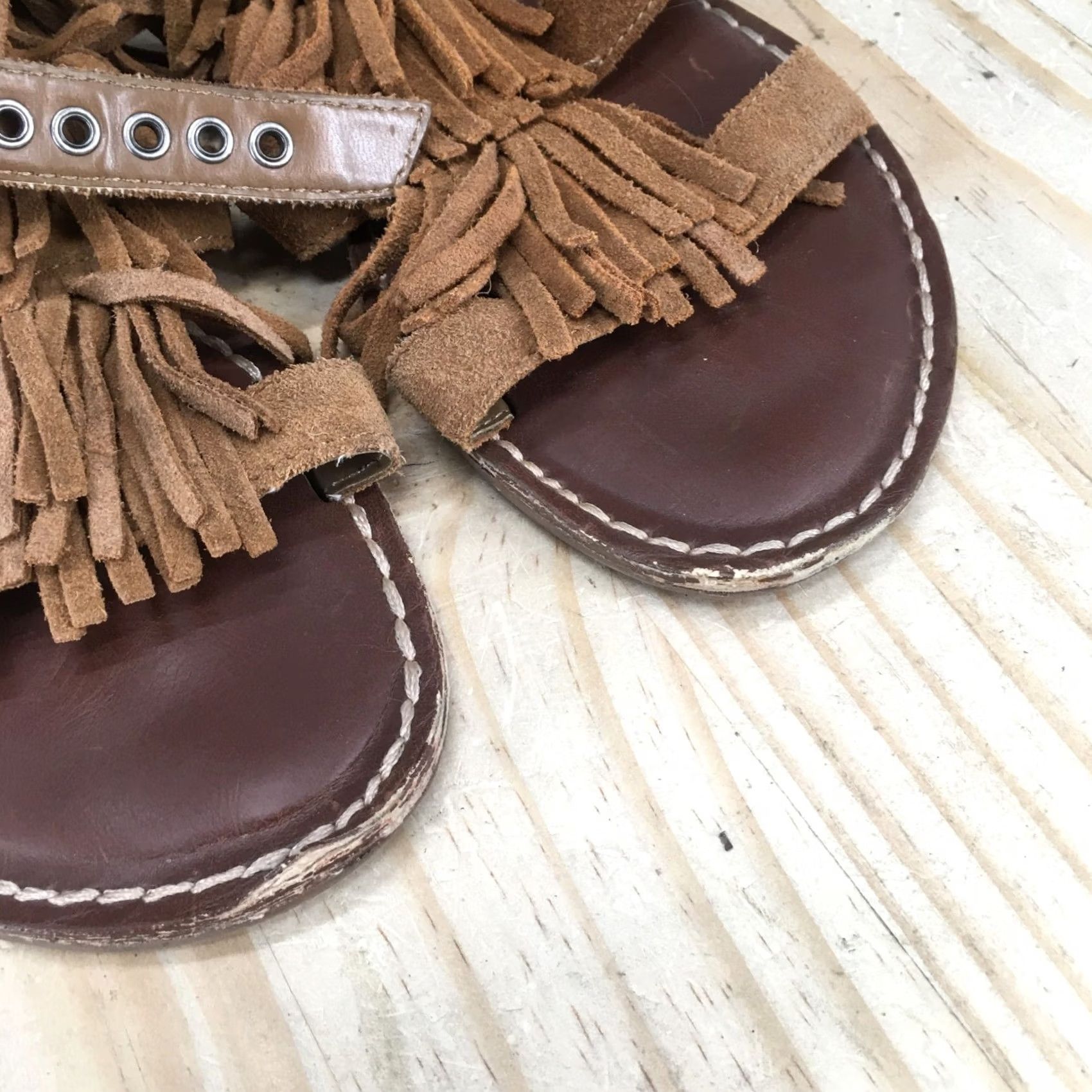 Vintage American Eagle Sandals Womens 8 Thong Brown Suede Fringe Flats Casual Open Toe Mens Womens Girls Boys Size US 8 / IT 38 - 4 Thumbnail