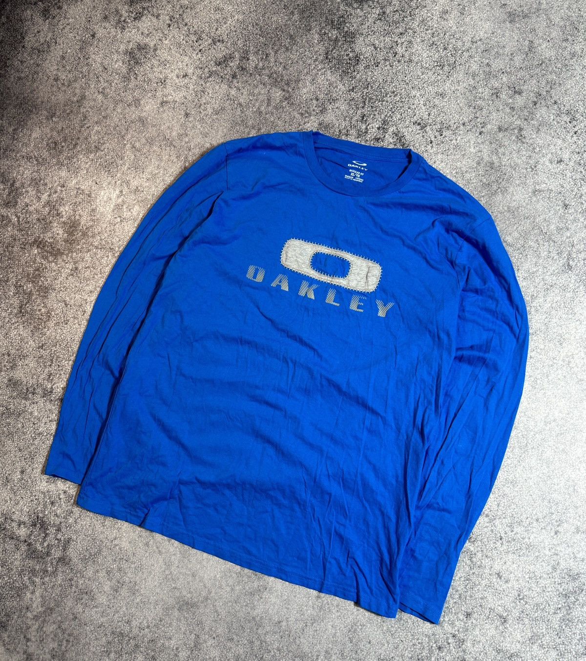 Oakley Y2K Vintage Oakley Big Logo Long Sleeve Streetwear Rare XL Size US XL / EU 56 / 4 - 1 Thumbnail