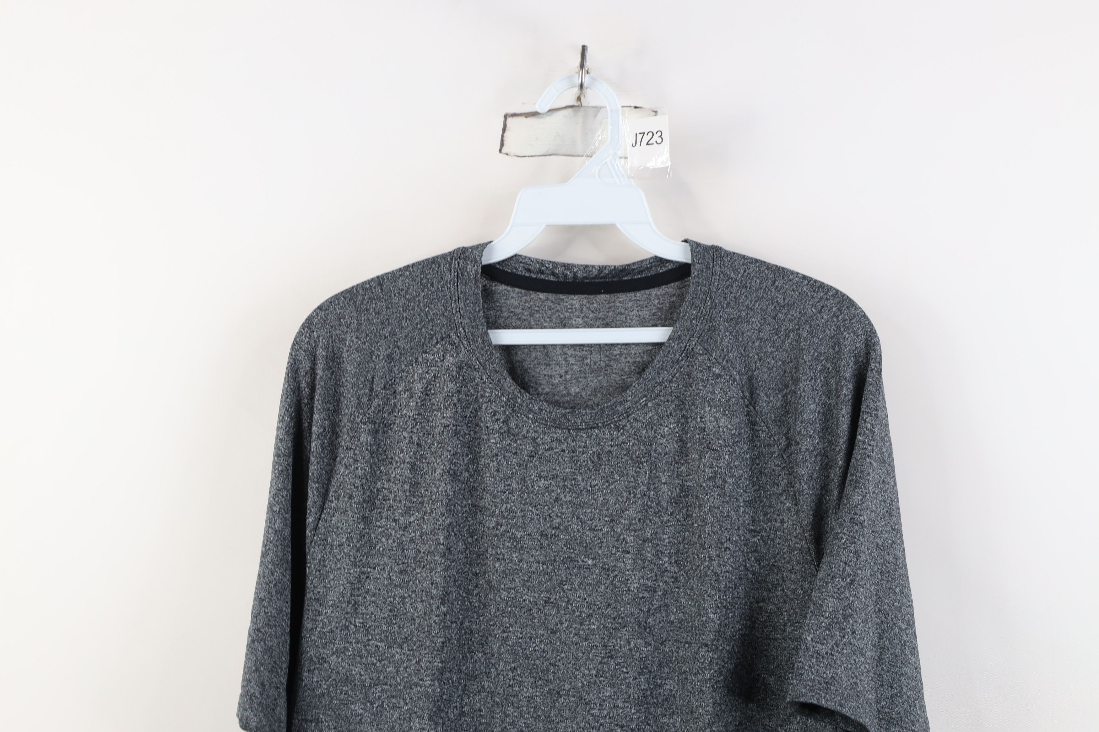 Lululemon Lululemon Tech Short Sleeve Running Jogging Yoga T-Shirt Size US L / EU 52-54 / 3 - 2 Thumbnail