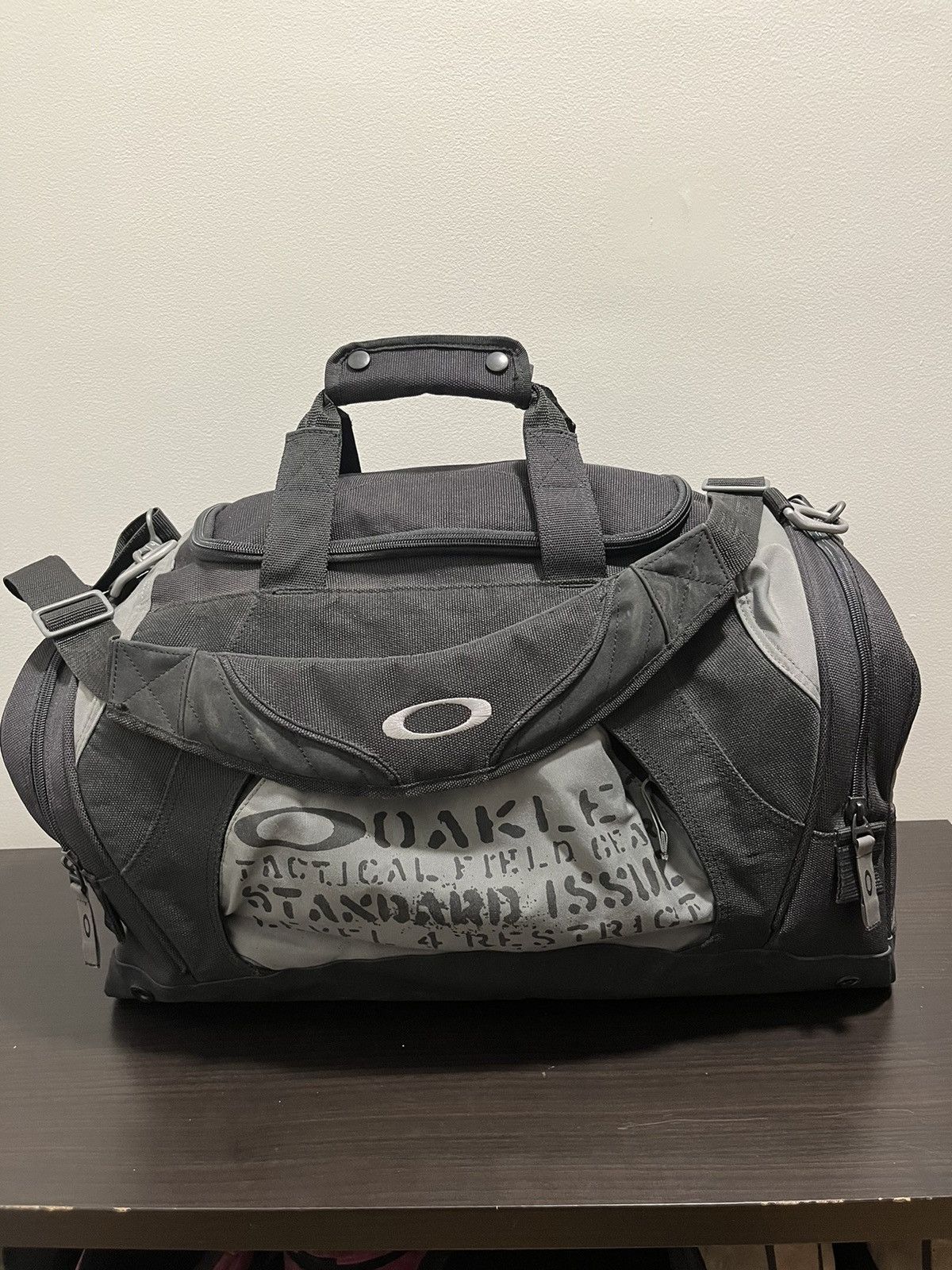 image of Oakley Duffle Vintage Bag in Black, Men's
