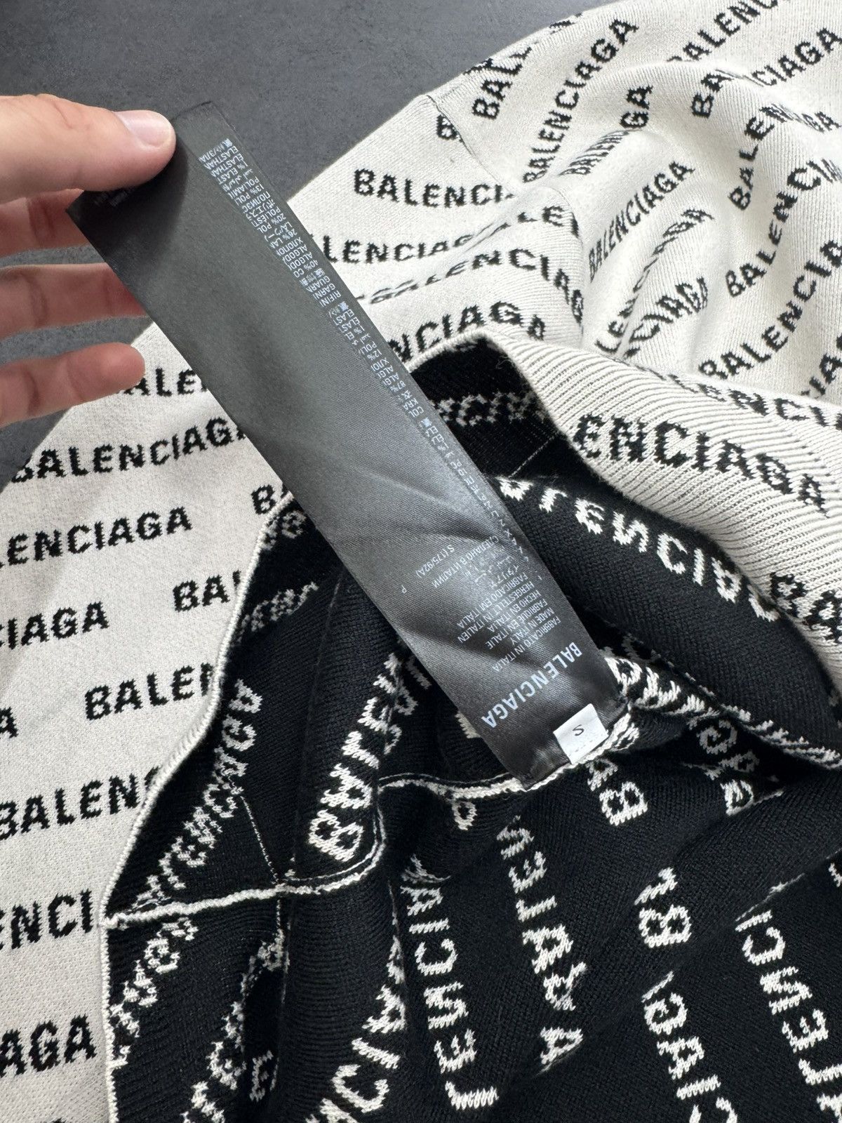 Balenciaga Belenciaga all over pull over crewneck Size US S / EU 44-46 / 1 - 5 Thumbnail
