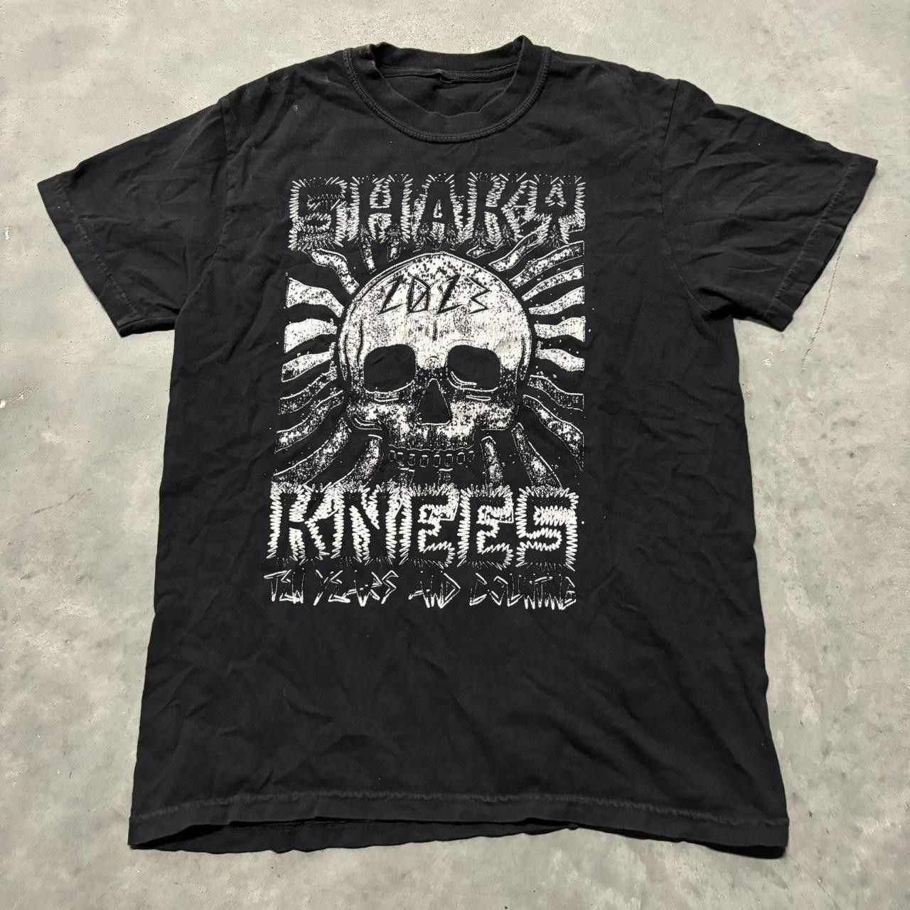 Band Tees × Vintage Crazy Vintage Y2K/2000s Grunge “Shaky Knees” Music Festival Rock Band Skull Graphic Tee! Size US S / EU 44-46 / 1 - 1 Thumbnail